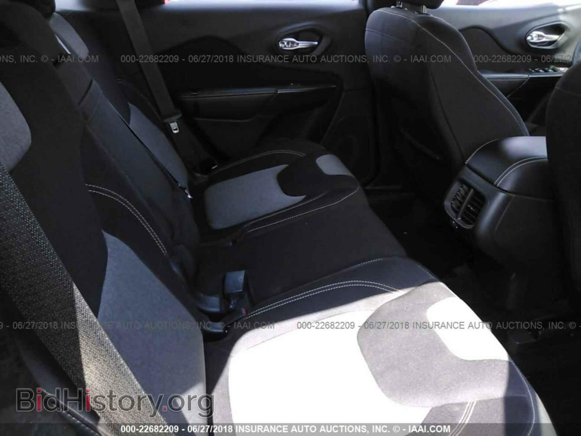 2014 Jeep Cherokee - VIN: 1C4PJMAB9EW298300 - Photo 8