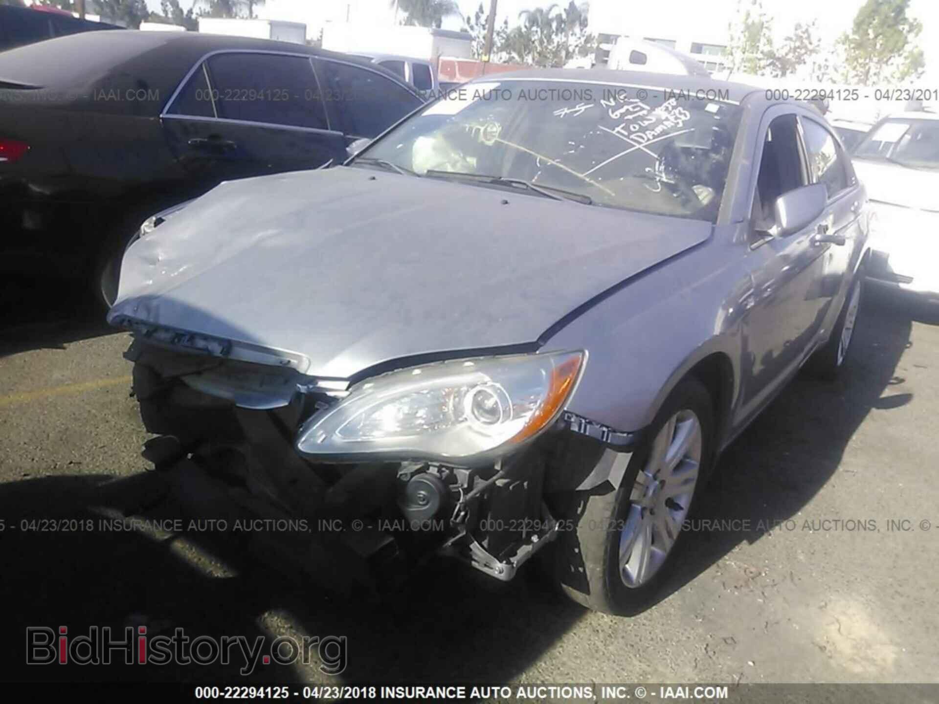 2013 CHRYSLER 200 - VIN: 1C3CCBAB0DN647737 - Фото 2