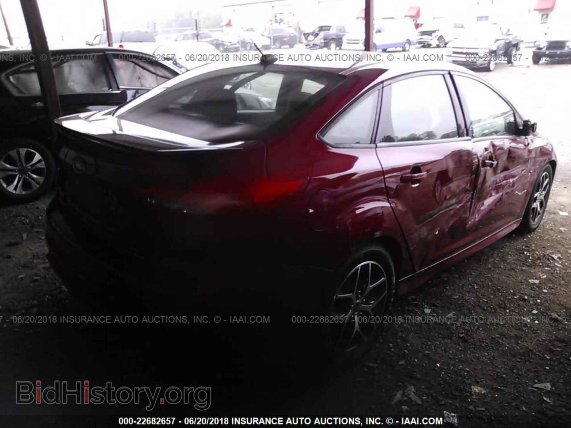 2015 Ford Focus - VIN: 1FADP3F25FL215037 - Photo 4