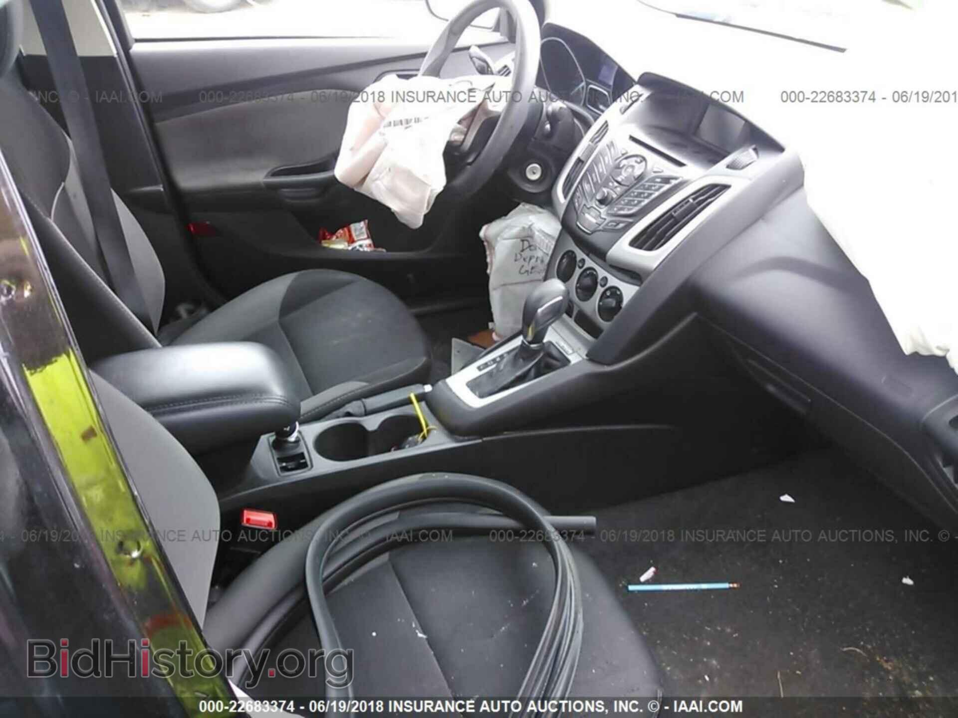 2014 Ford Focus - VIN: 1FADP3F22EL301632 - Photo 5