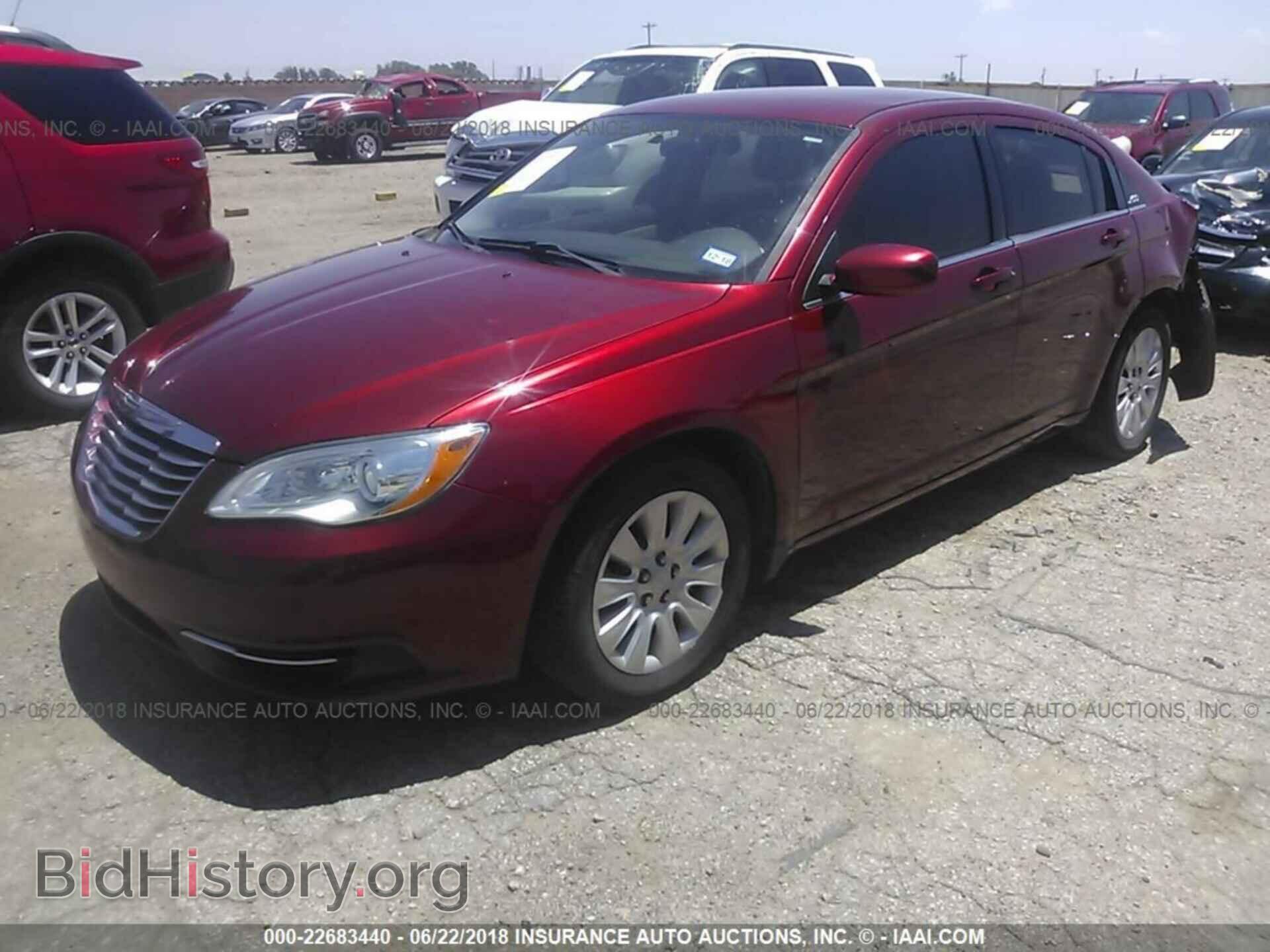 2013 Chrysler 200 - VIN: 1C3CCBAB1DN561143 - Фото 2
