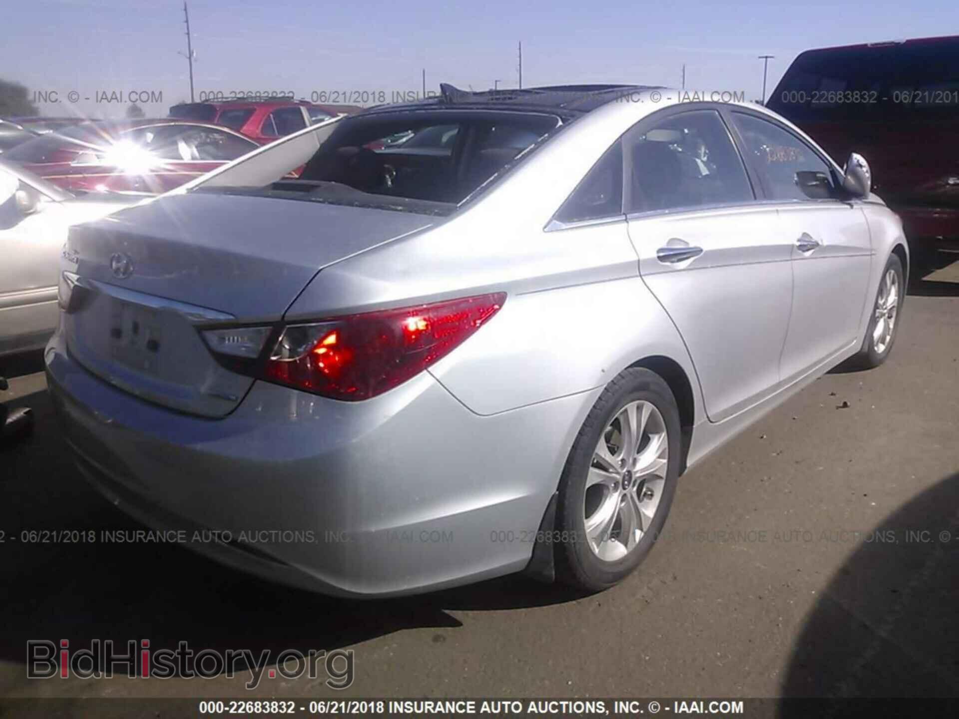 2012 Hyundai Sonata - VIN: 5NPEC4AC9CH389872 - Photo 4