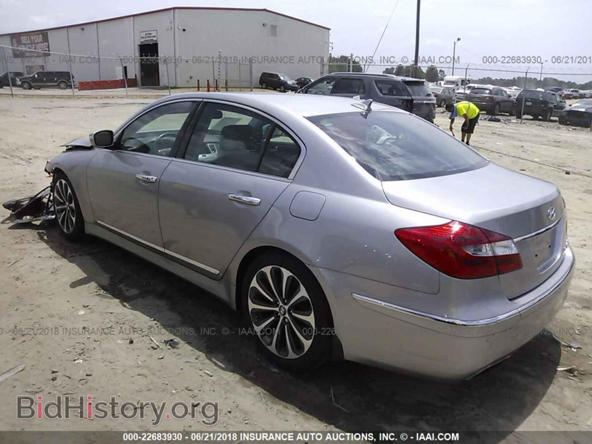 2012 Hyundai Genesis - VIN: KMHGC4DH1CU184046 - Фото 3