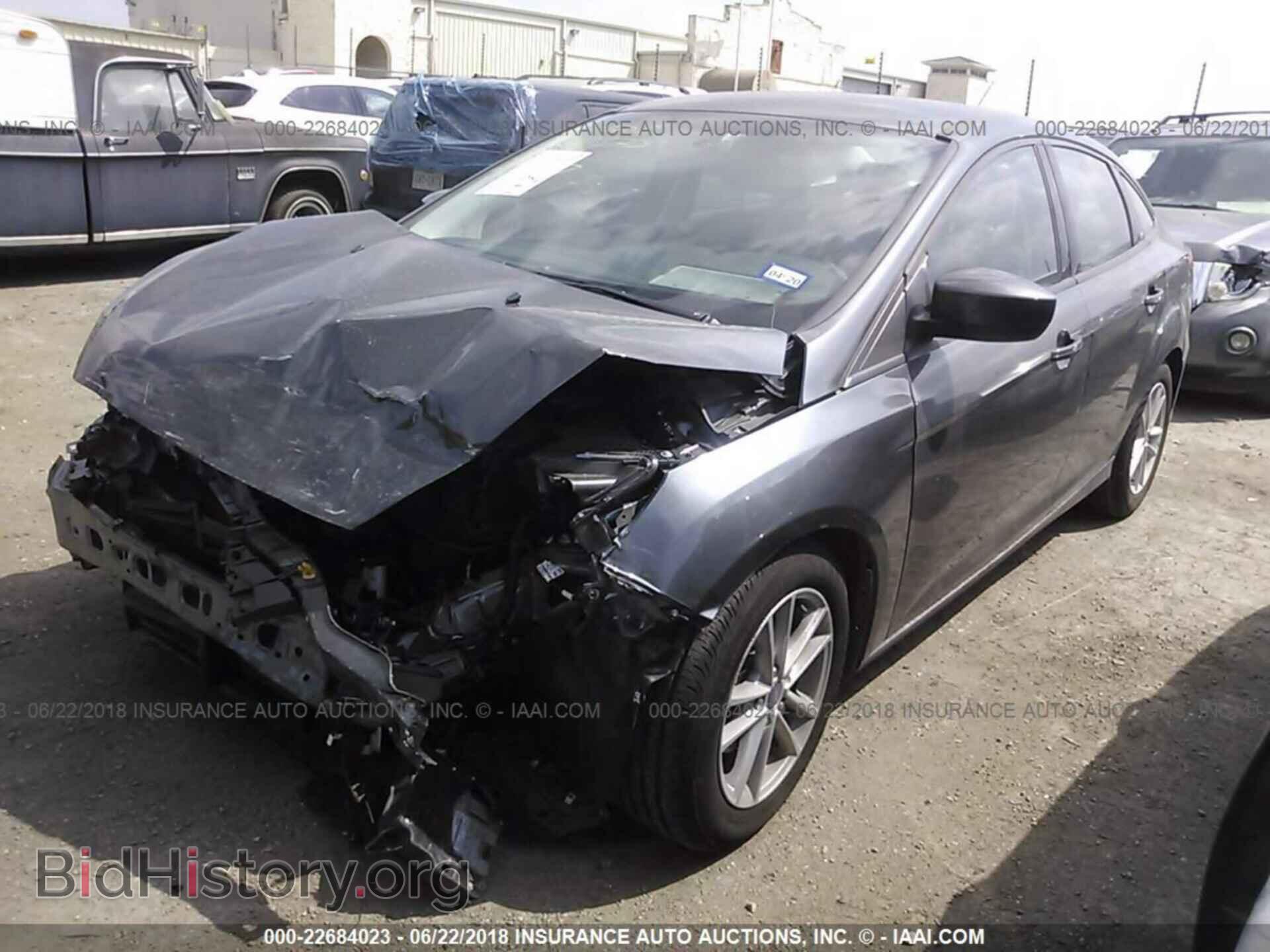 2018 Ford Focus - VIN: 1FADP3F20JL286767 - Фото 2