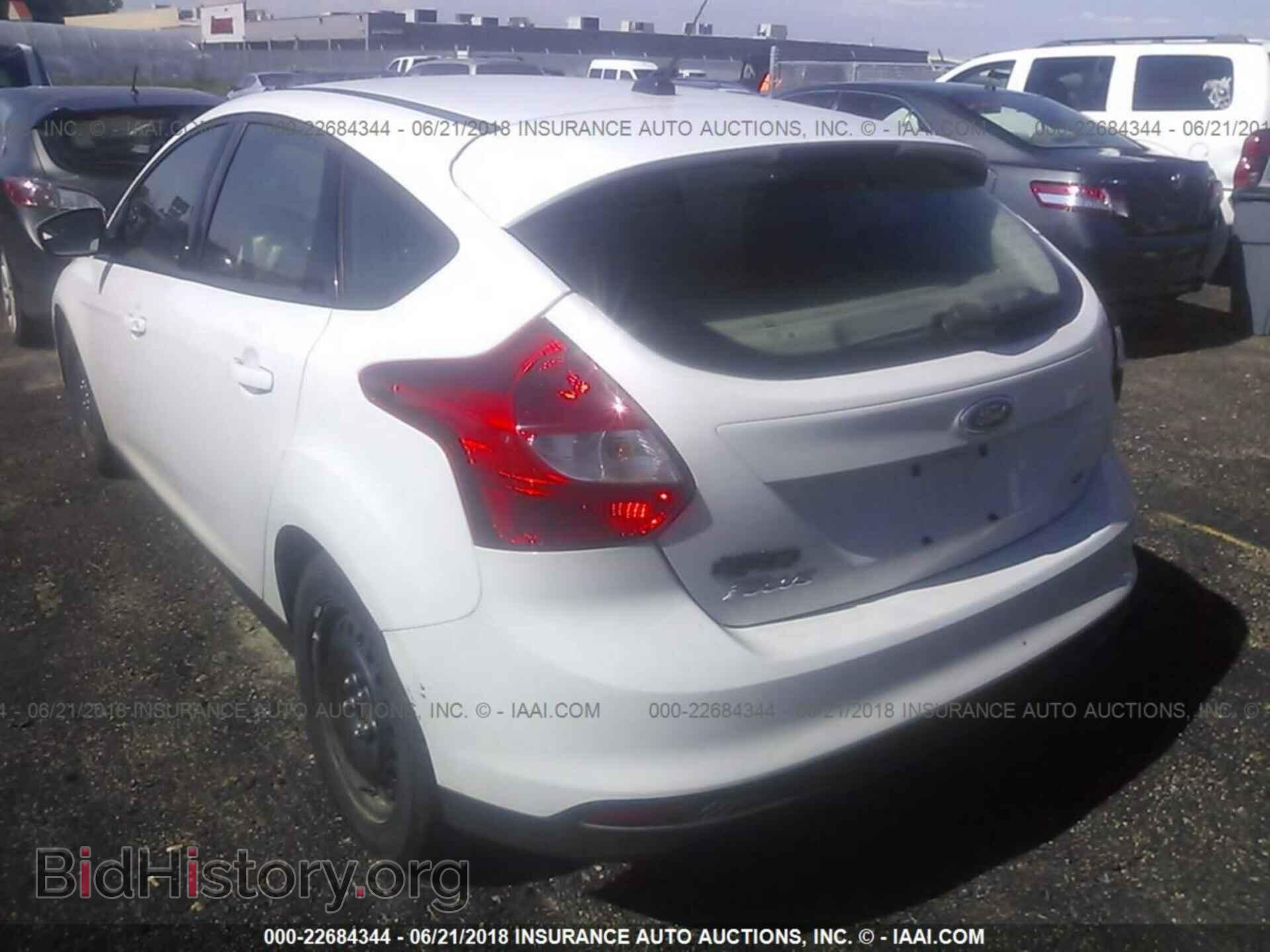 2012 Ford Focus - VIN: 1FAHP3K26CL119758 - Photo 3