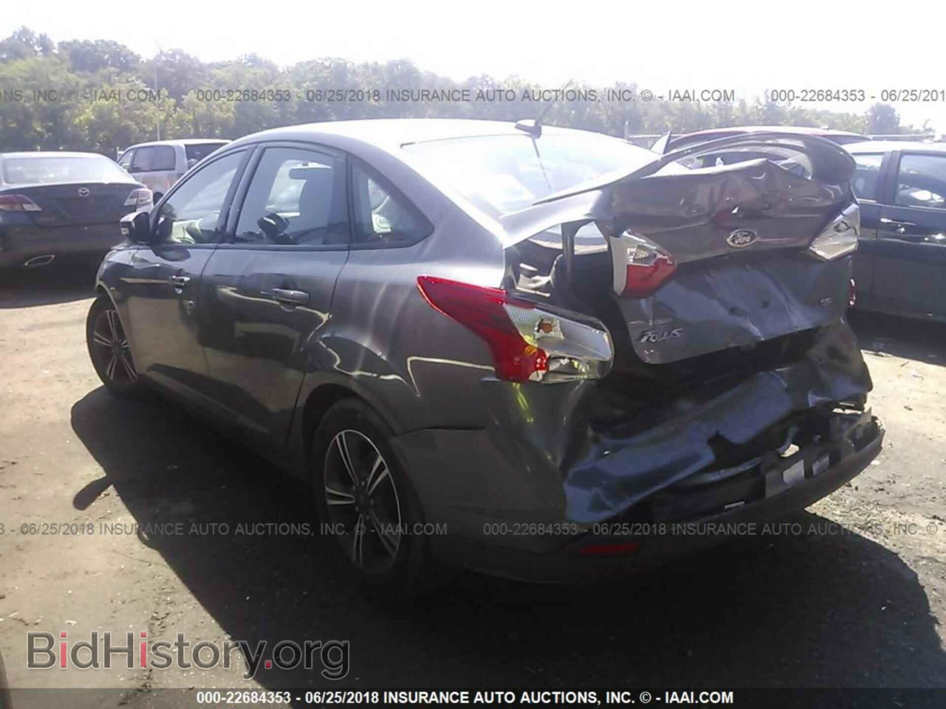 2014 Ford Focus - VIN: 1FADP3F2XEL309817 - Photo 3