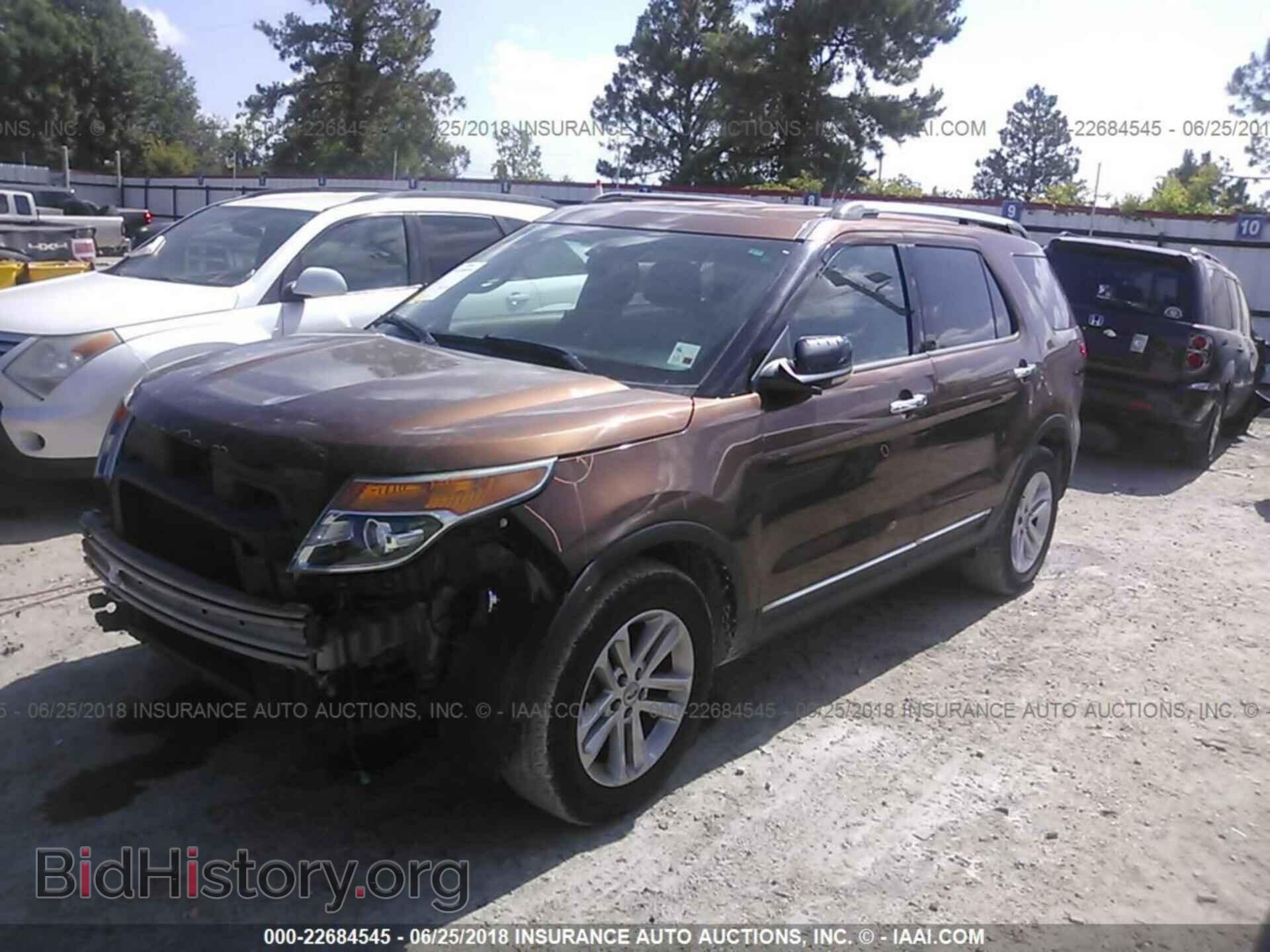 2011 Ford Explorer - VIN: 1FMHK7D81BGA19331 - Фото 2