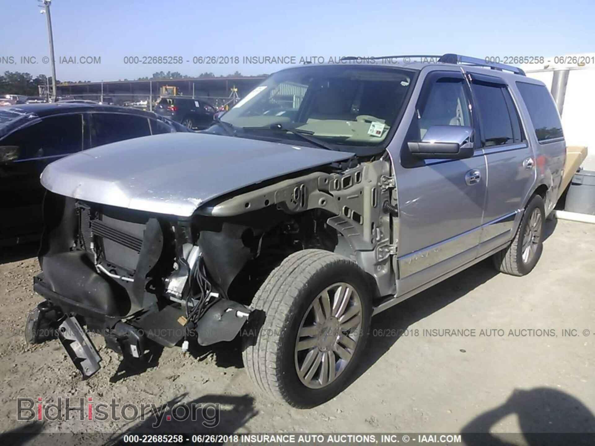 2012 Lincoln Navigator - VIN: 5LMJJ2H58CEL04528 - Фото 2