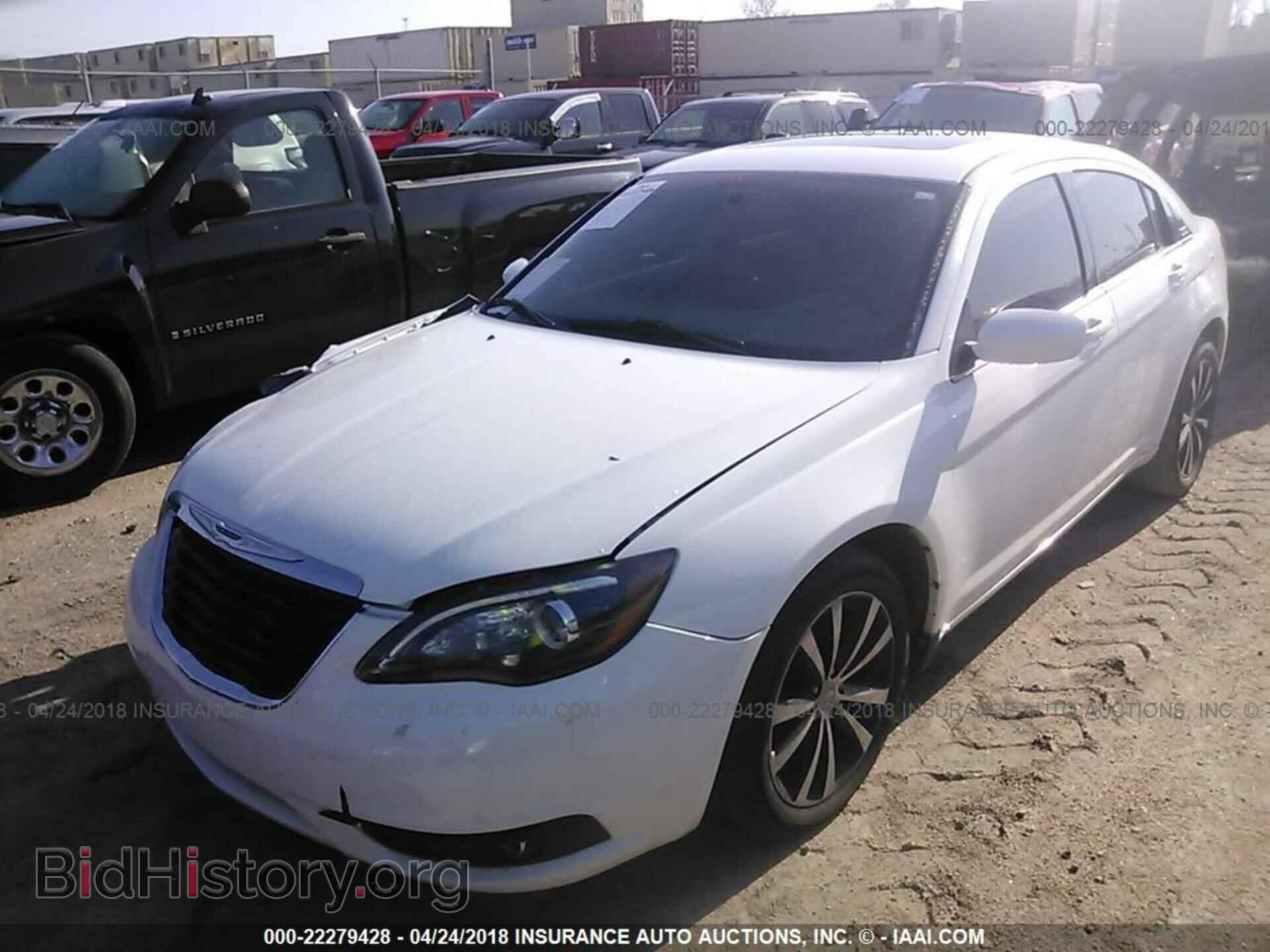 2013 CHRYSLER 200 - VIN: 1C3CCBCG3DN718938 - Фото 2