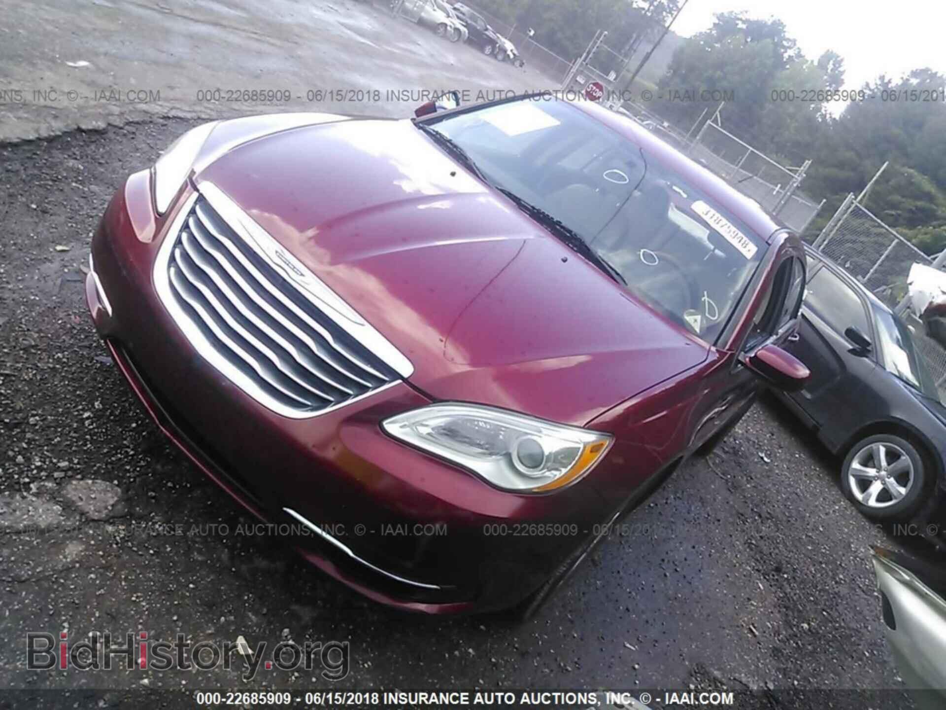 2013 Chrysler 200 - VIN: 1C3CCBBB9DN557873 - Photo 2