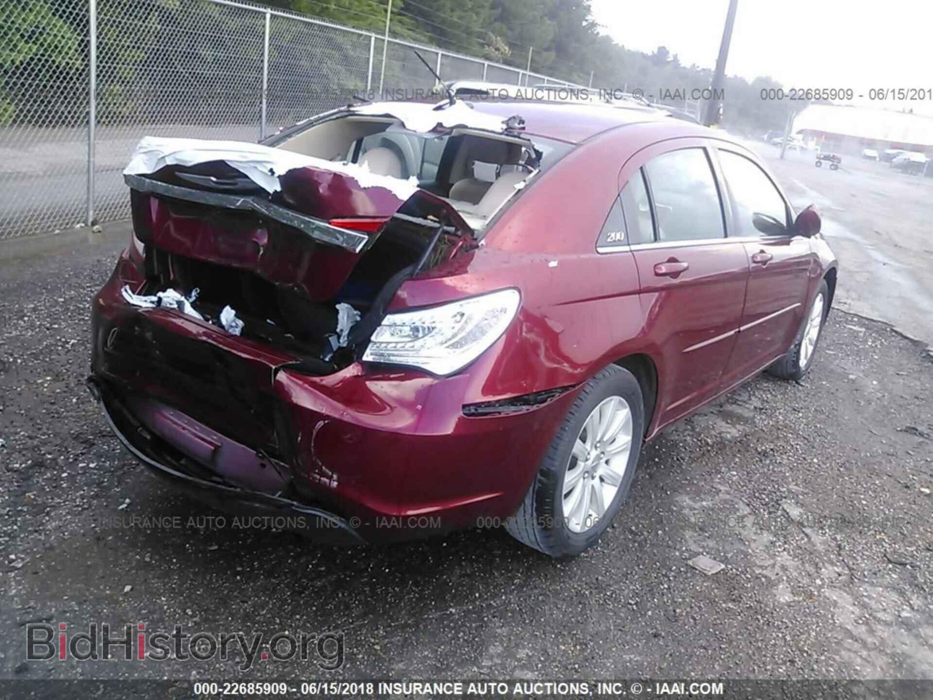 2013 Chrysler 200 - VIN: 1C3CCBBB9DN557873 - Photo 4