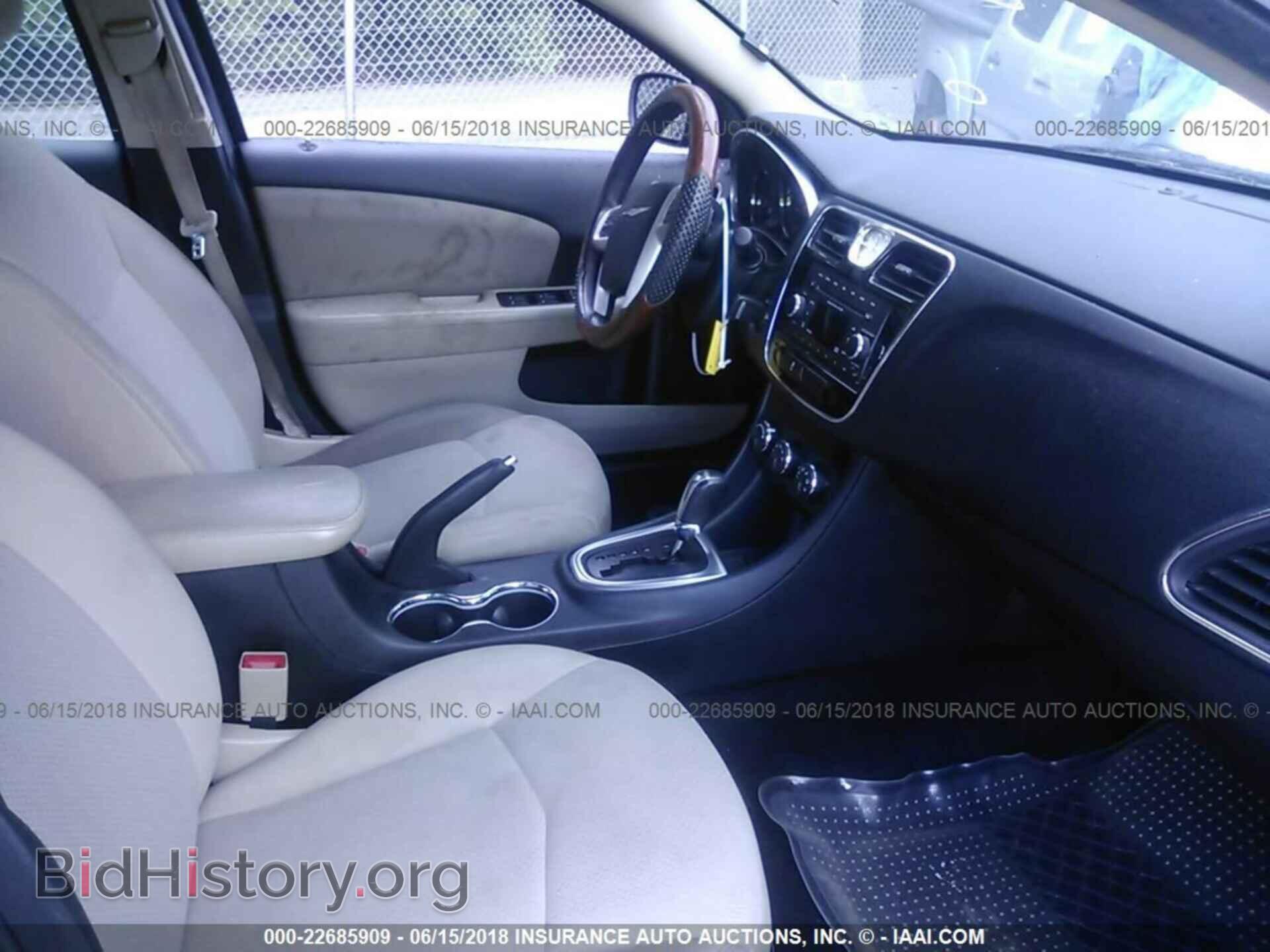 2013 Chrysler 200 - VIN: 1C3CCBBB9DN557873 - Photo 5