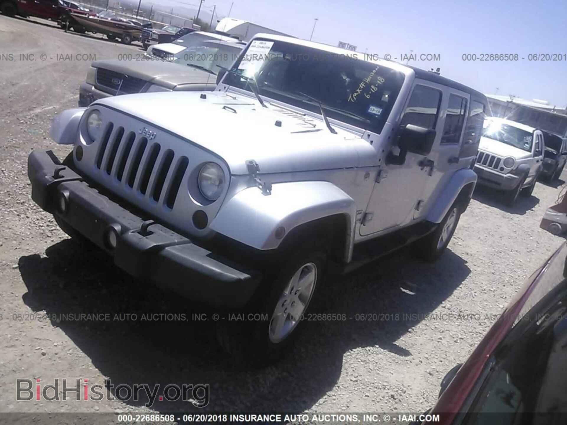 2011 Jeep Wrangler - VIN: 1J4HA3H19BL546449 - Фото 2