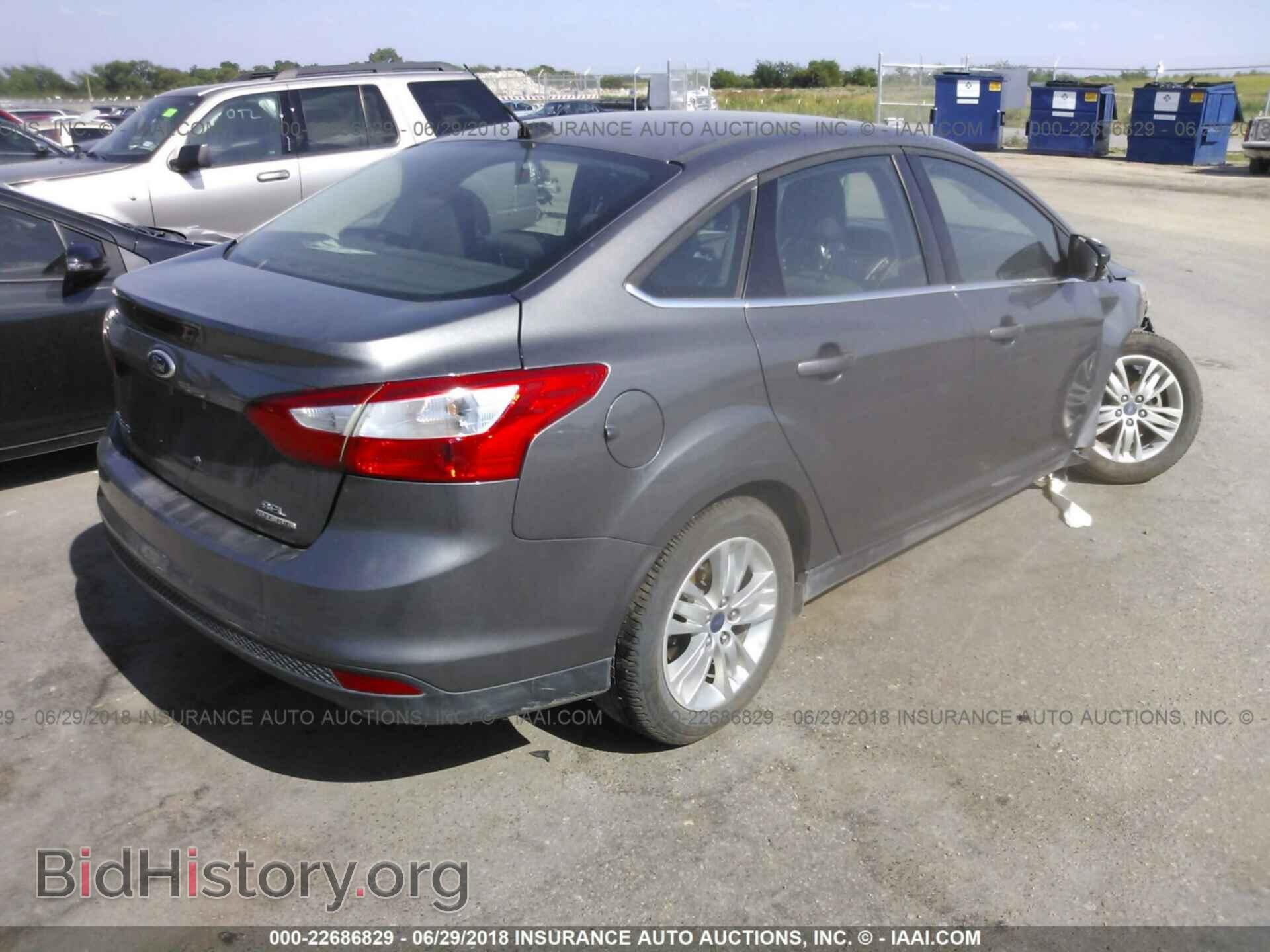 2012 Ford Focus - VIN: 1FAHP3H22CL374902 - Photo 4