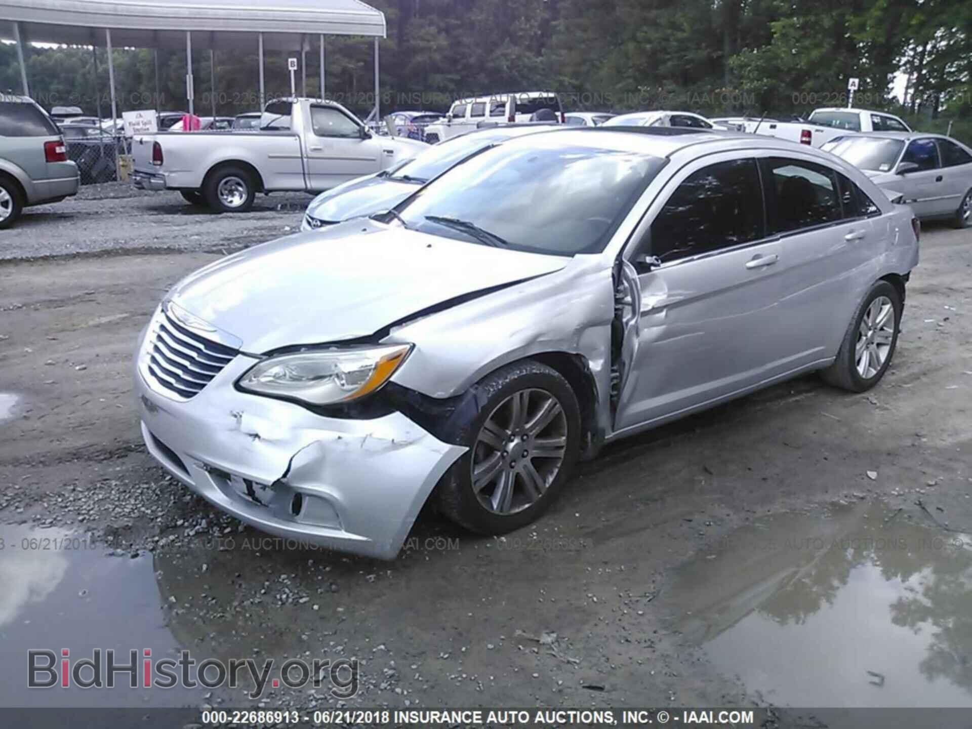 2012 Chrysler 200 - VIN: 1C3CCBBB1CN101882 - Фото 2