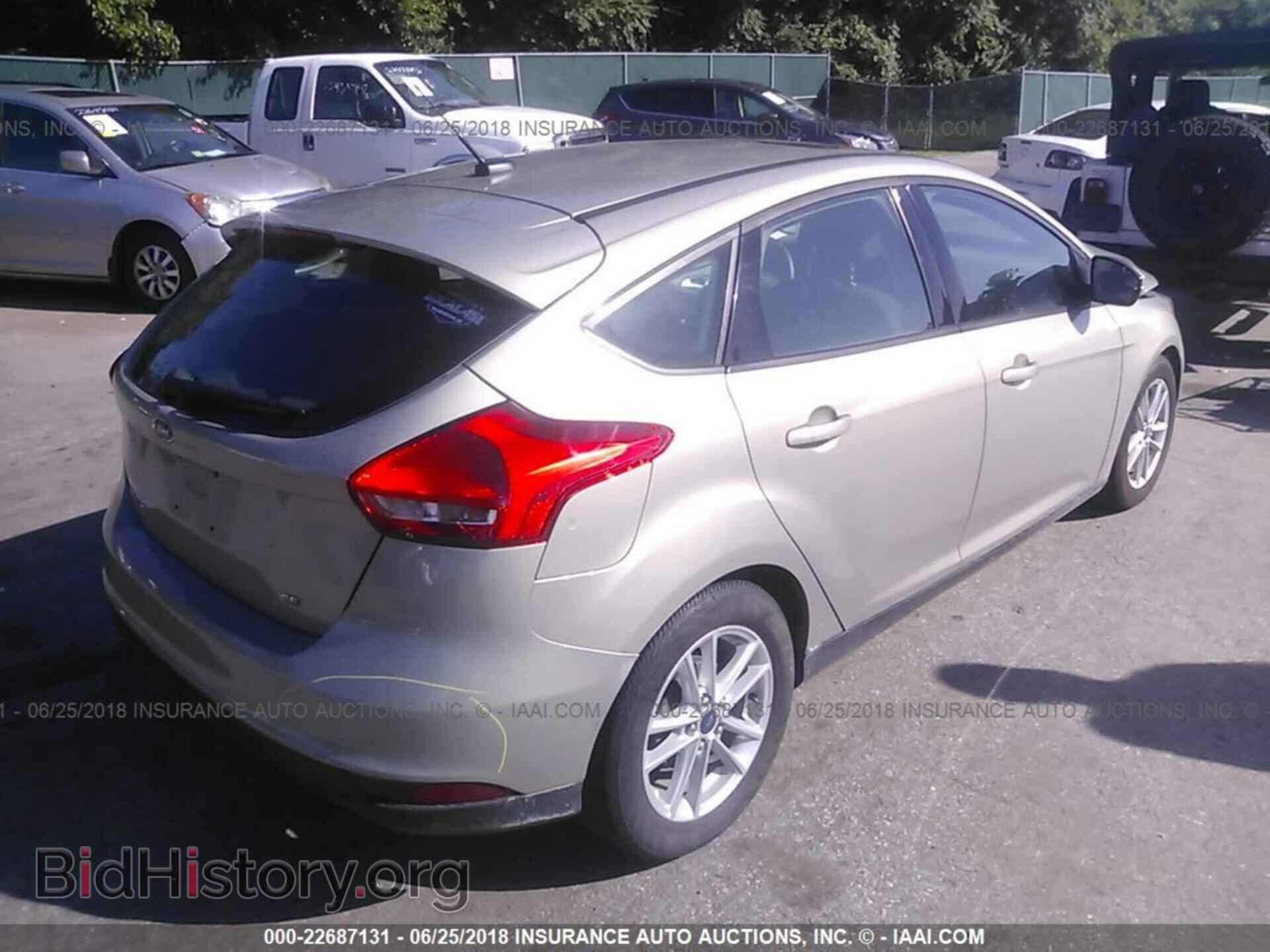 2016 Ford Focus - VIN: 1FADP3K21GL269930 - Photo 4