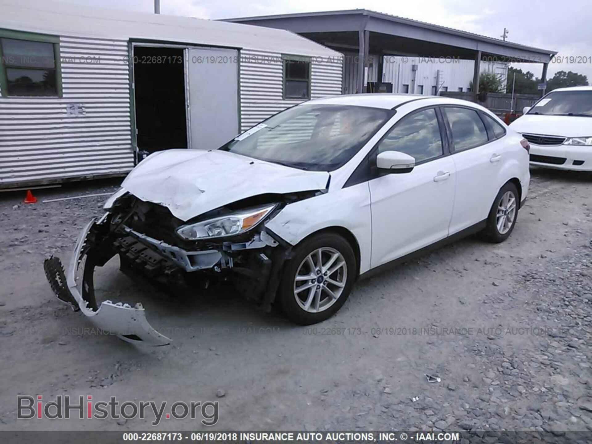 2015 Ford Focus - VIN: 1FADP3F28FL318064 - Фото 2
