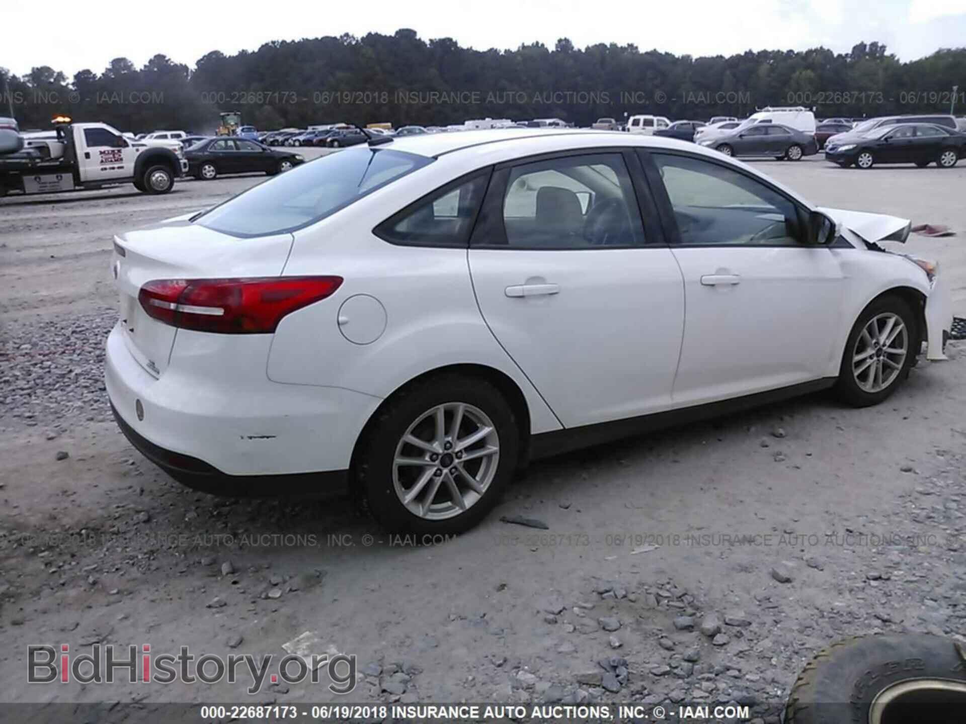 2015 Ford Focus - VIN: 1FADP3F28FL318064 - Фото 4