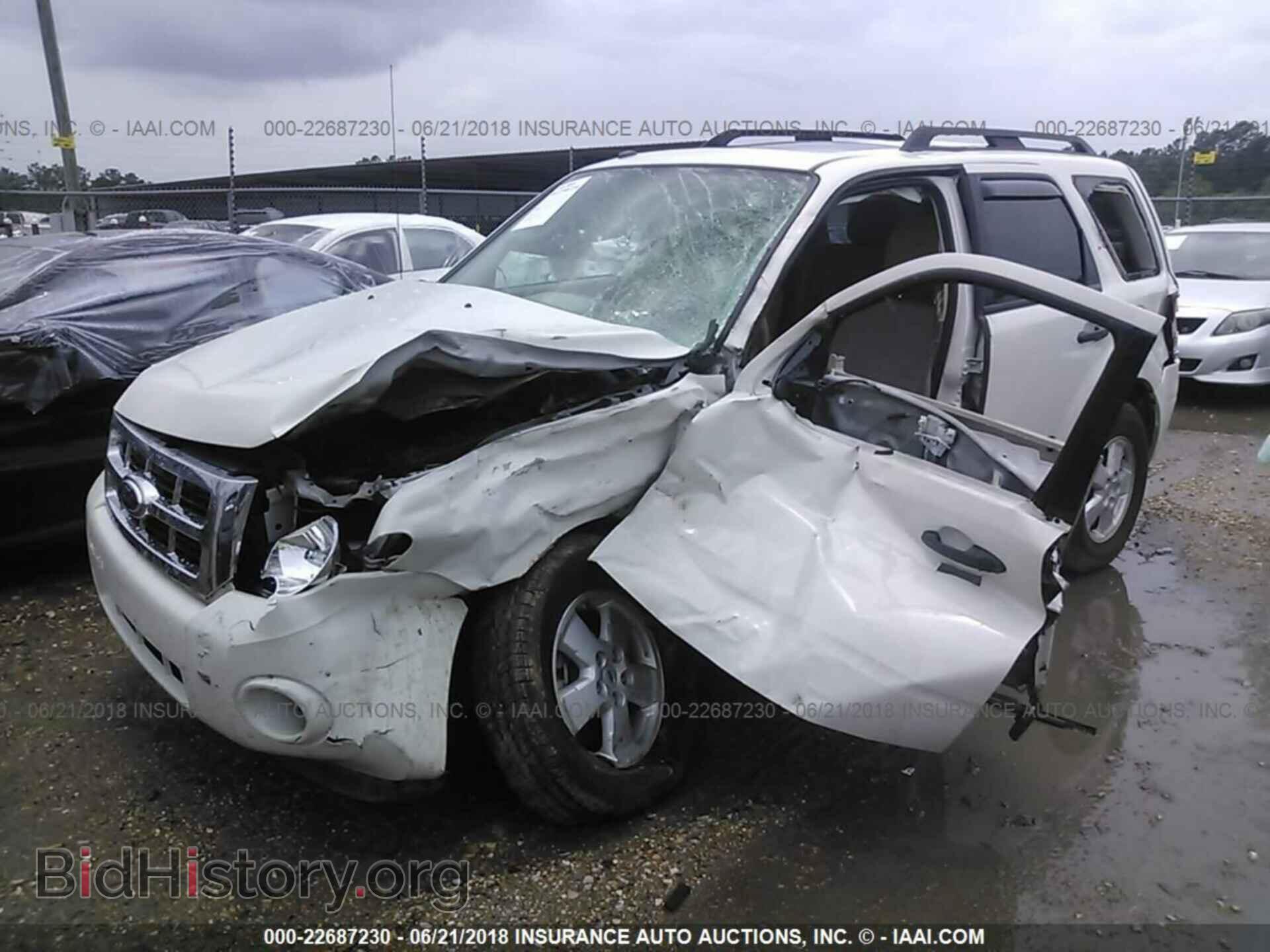 2012 Ford Escape - VIN: 1FMCU0DG2CKA71584 - Photo 2