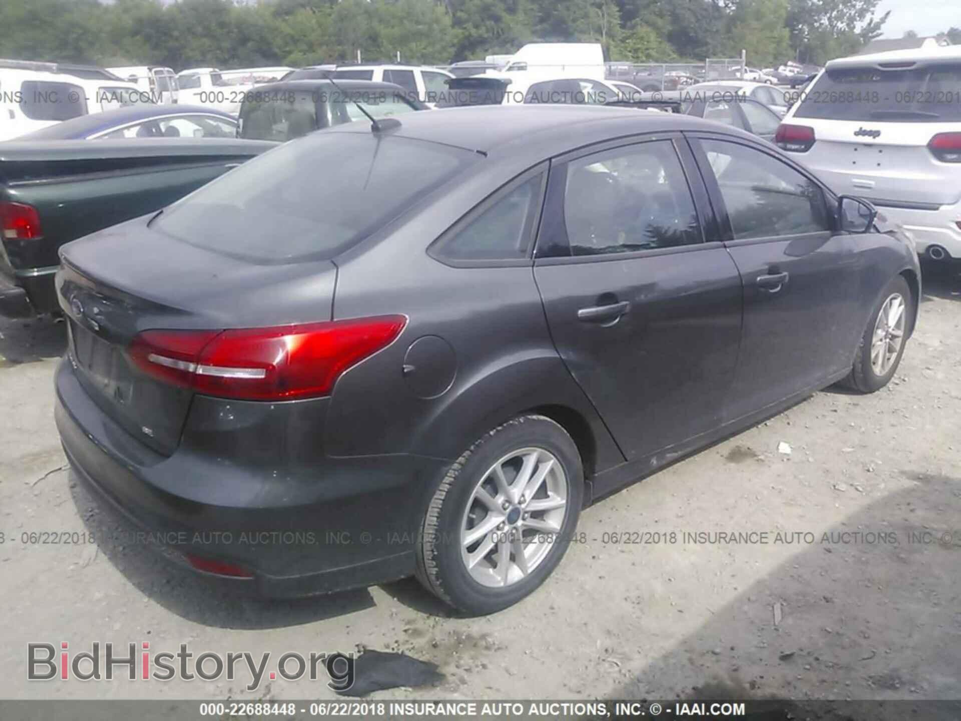 2016 Ford Focus - VIN: 1FADP3F28GL217513 - Photo 4