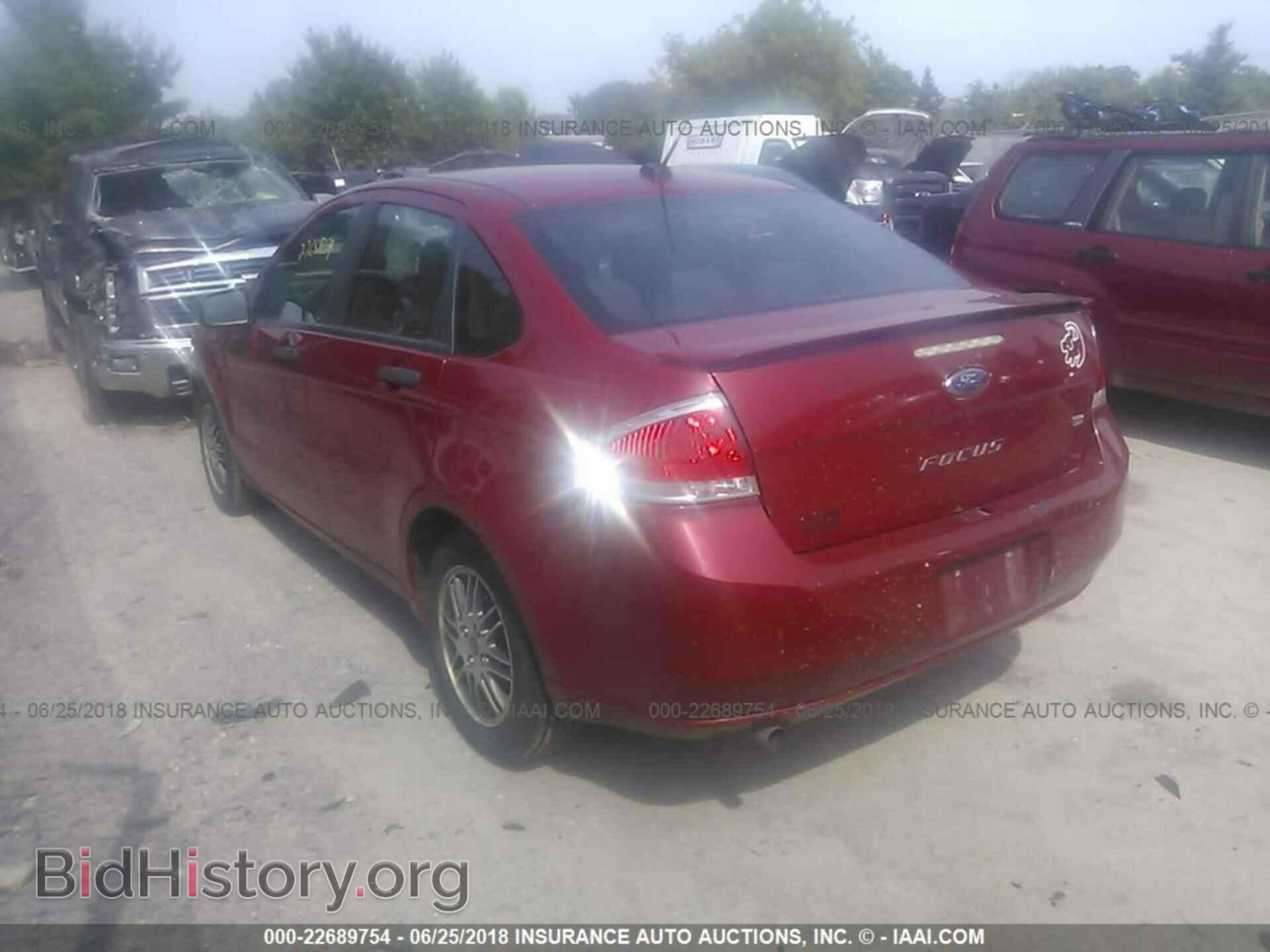 2011 Ford Focus - VIN: 1FAHP3FN4BW190331 - Фото 3
