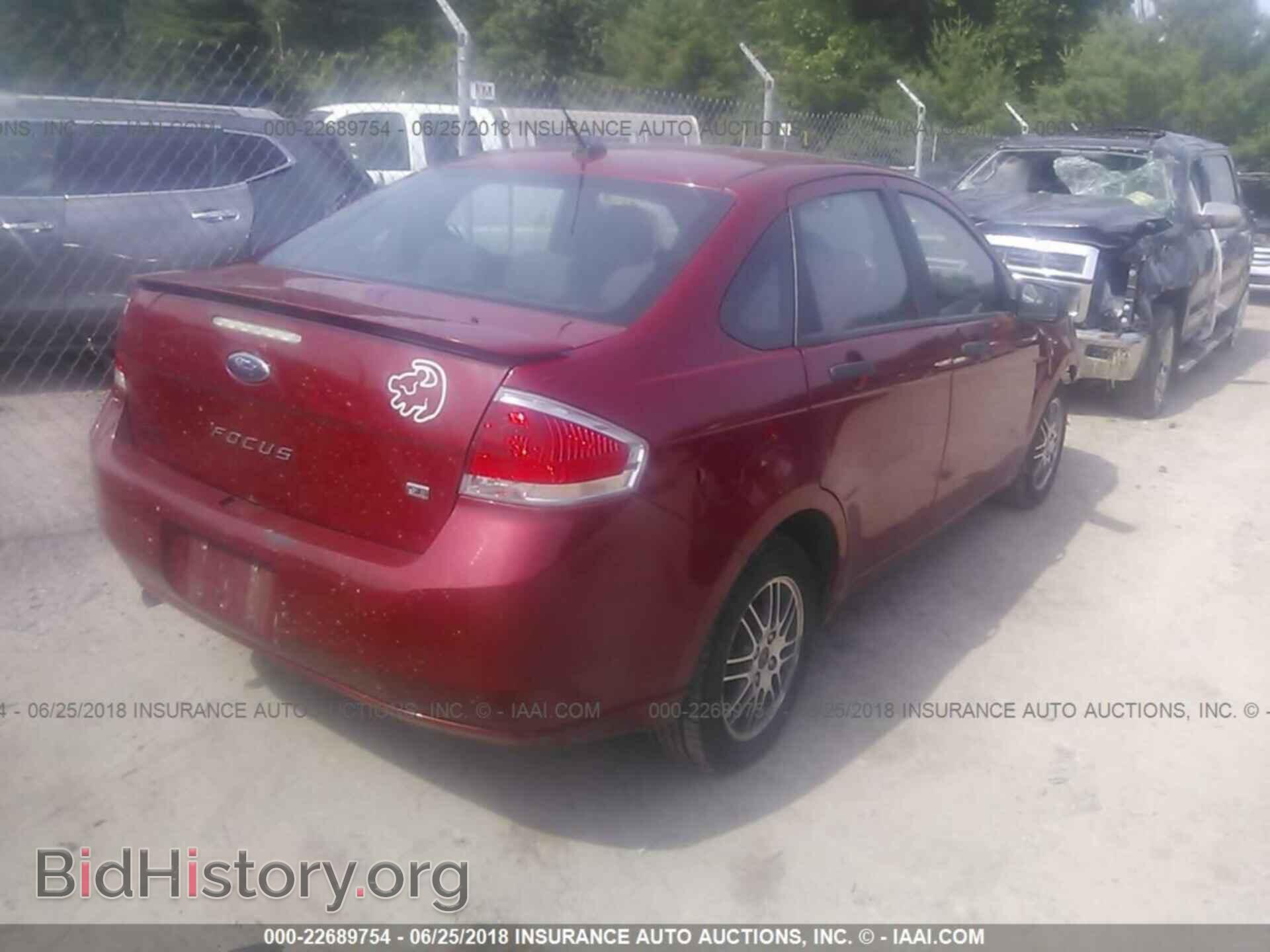 2011 Ford Focus - VIN: 1FAHP3FN4BW190331 - Фото 4