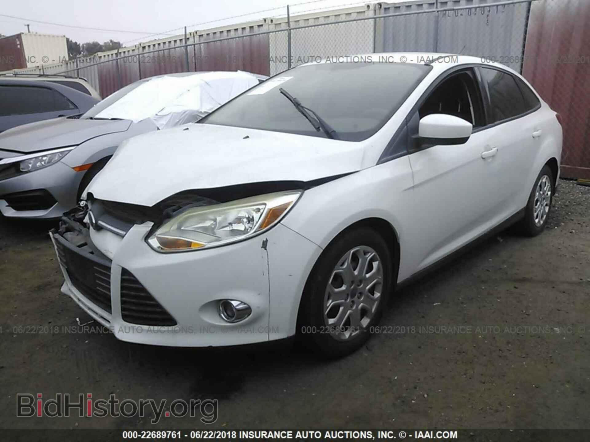2012 Ford Focus - VIN: 1FAHP3F22CL108556 - Фото 2