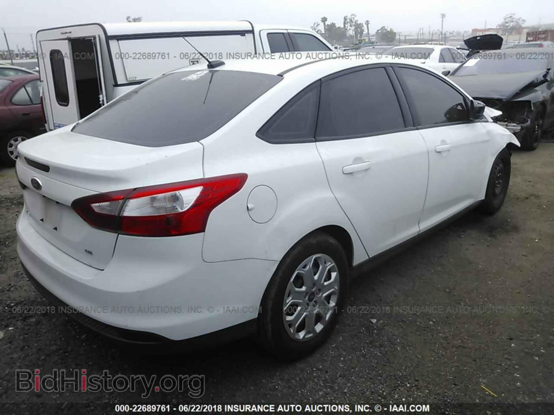 2012 Ford Focus - VIN: 1FAHP3F22CL108556 - Фото 4