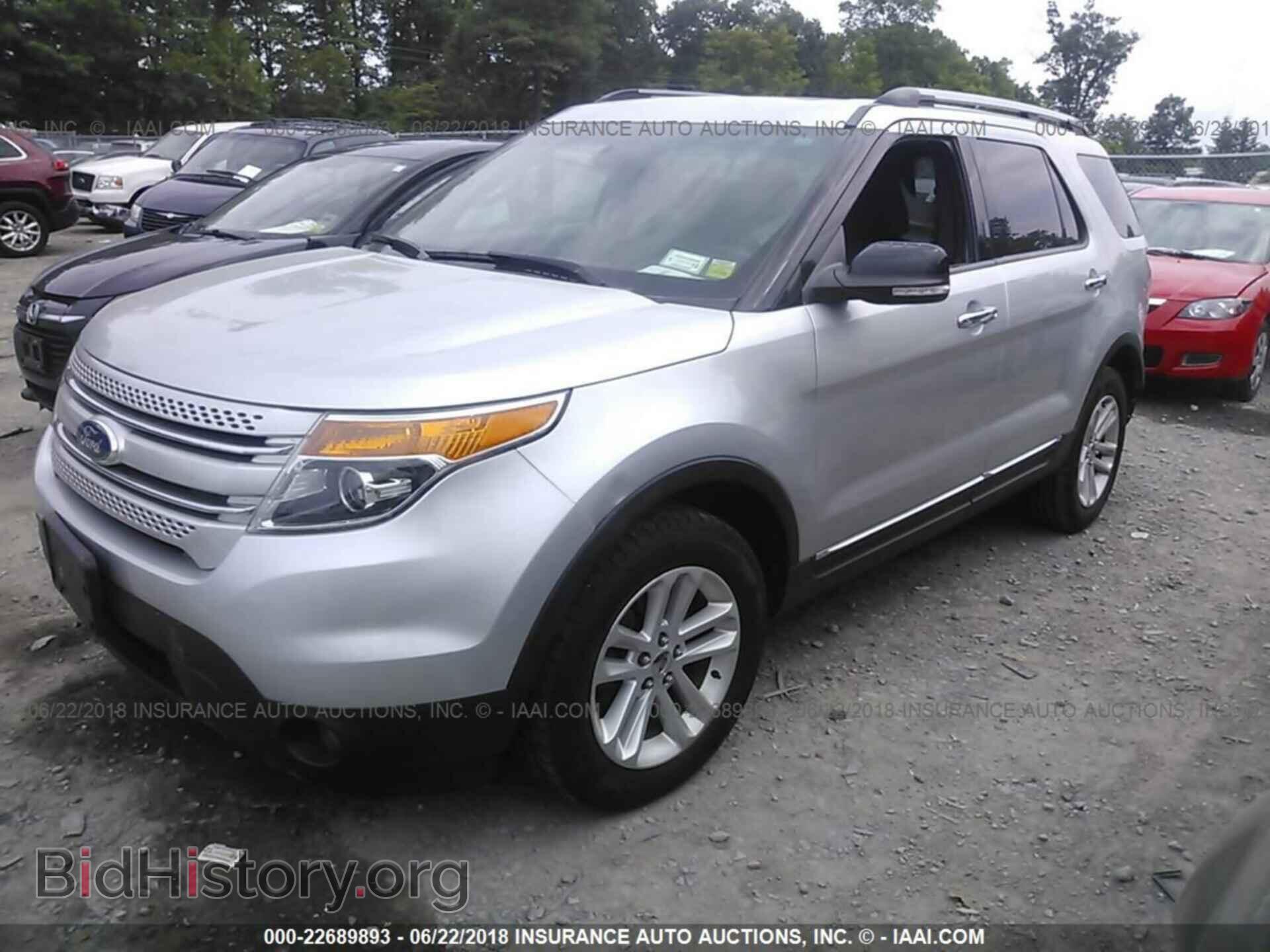2011 Ford Explorer - VIN: 1FMHK8D83BGA86924 - Photo 2