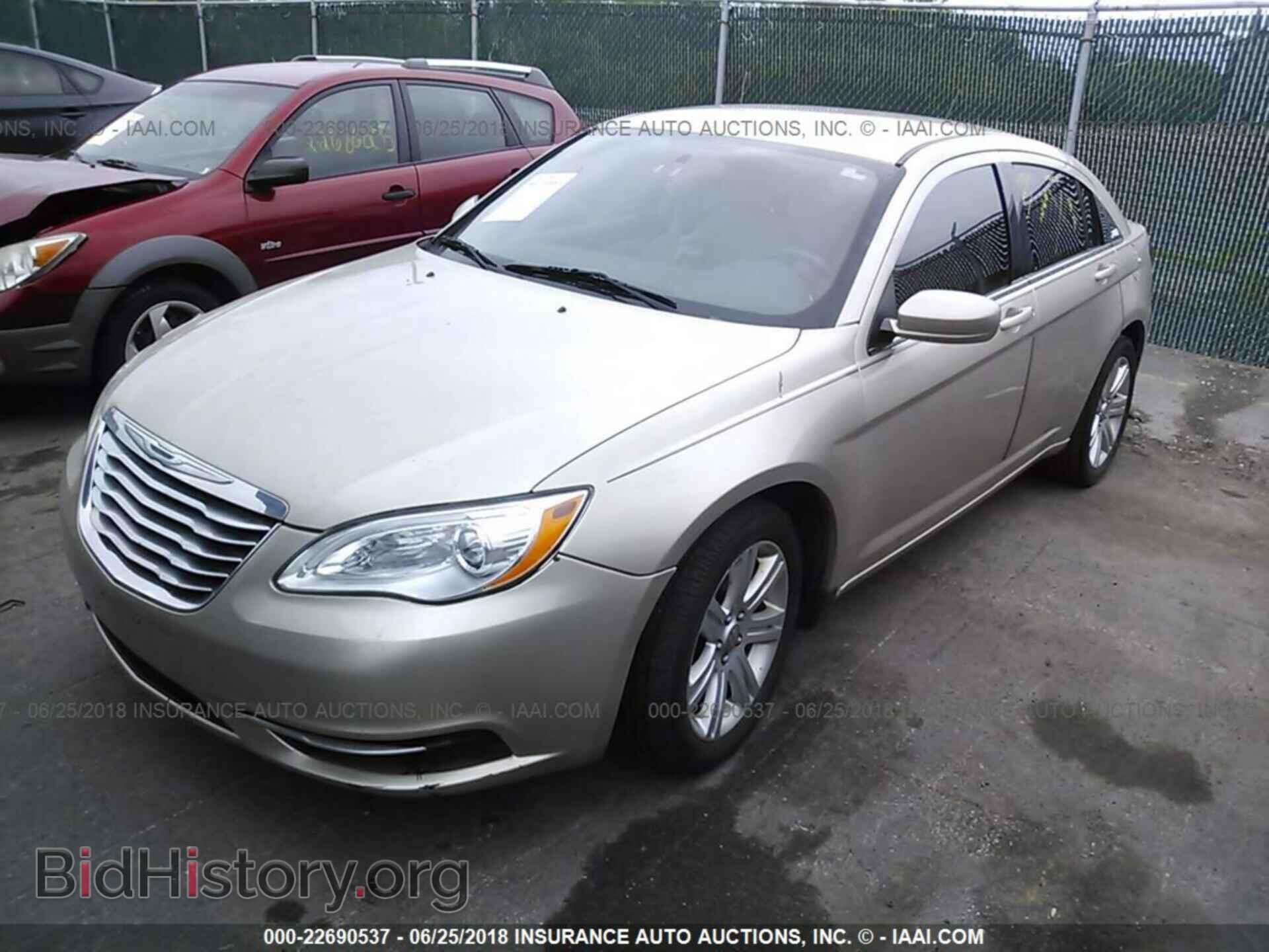 2013 Chrysler 200 - VIN: 1C3CCBBB6DN578762 - Photo 2