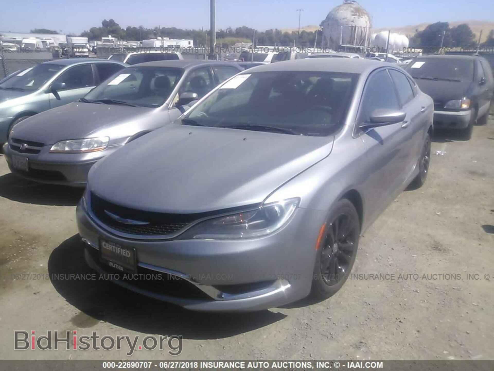 2016 Chrysler 200 - VIN: 1C3CCCAB5GN171141 - Photo 2