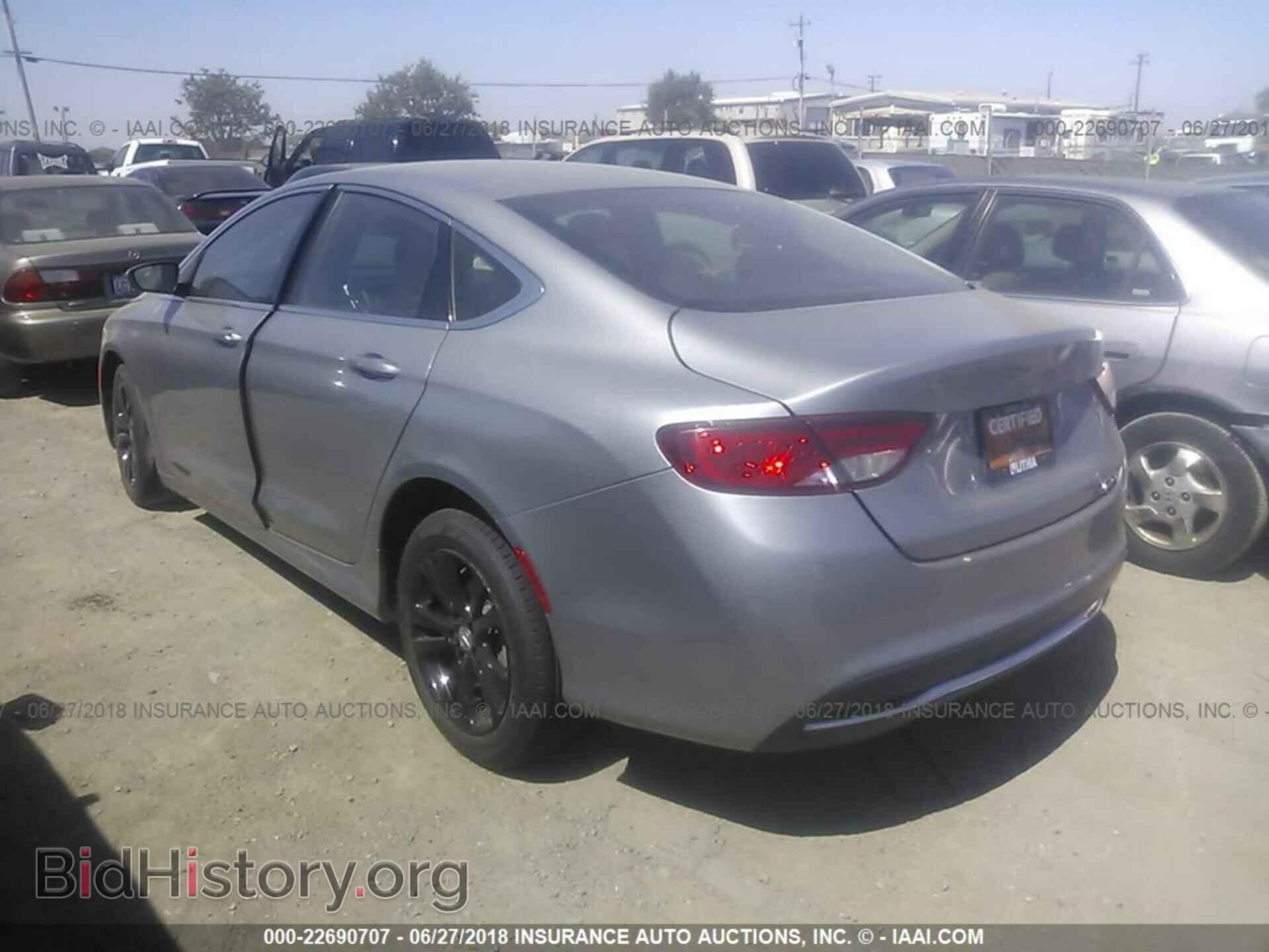 2016 Chrysler 200 - VIN: 1C3CCCAB5GN171141 - Photo 3