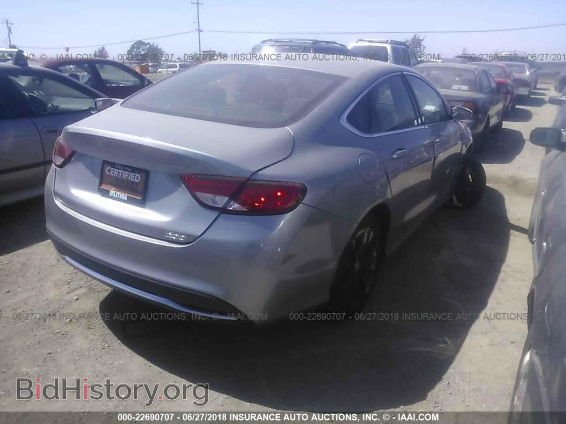 2016 Chrysler 200 - VIN: 1C3CCCAB5GN171141 - Photo 4