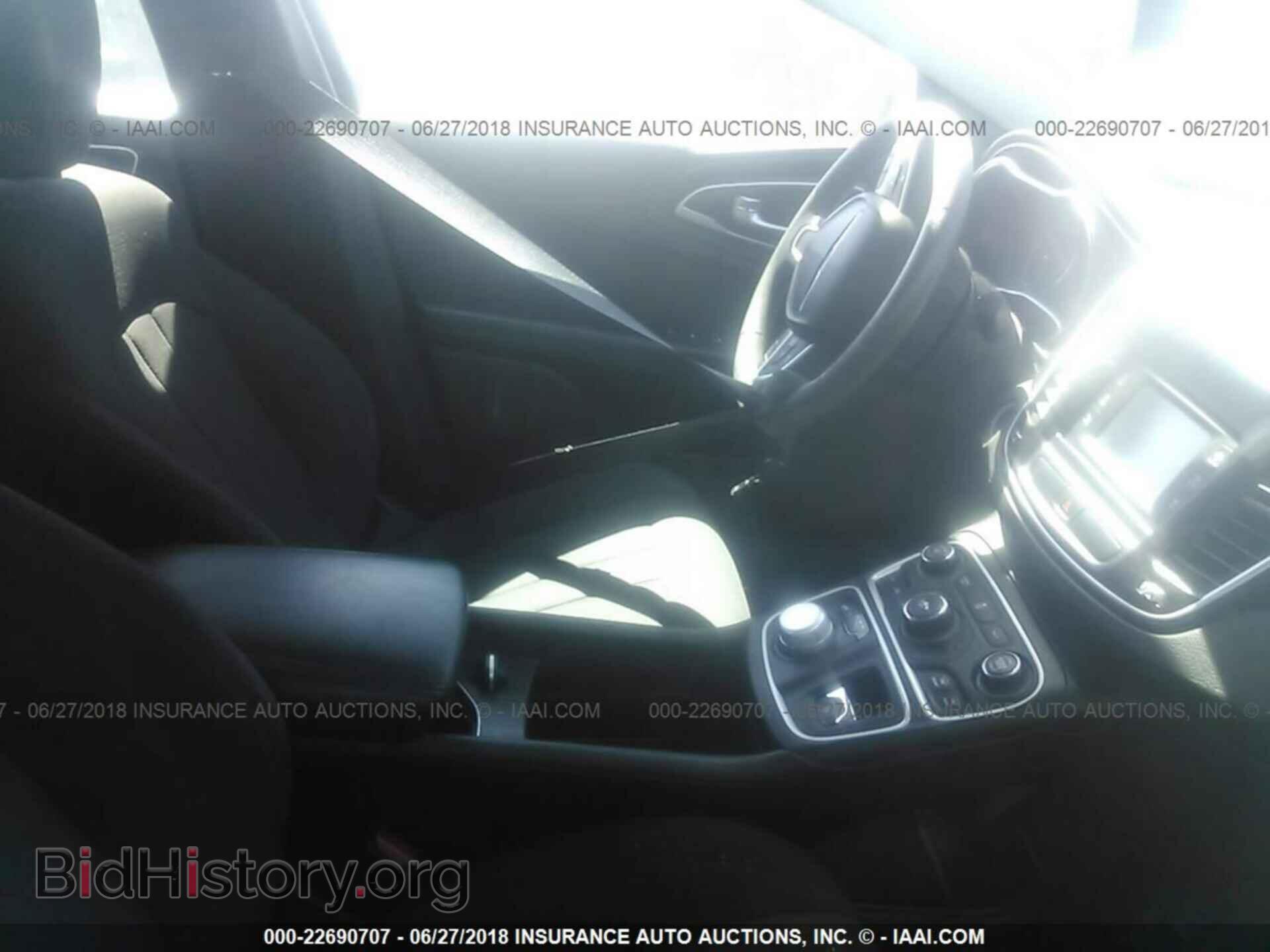 2016 Chrysler 200 - VIN: 1C3CCCAB5GN171141 - Photo 5
