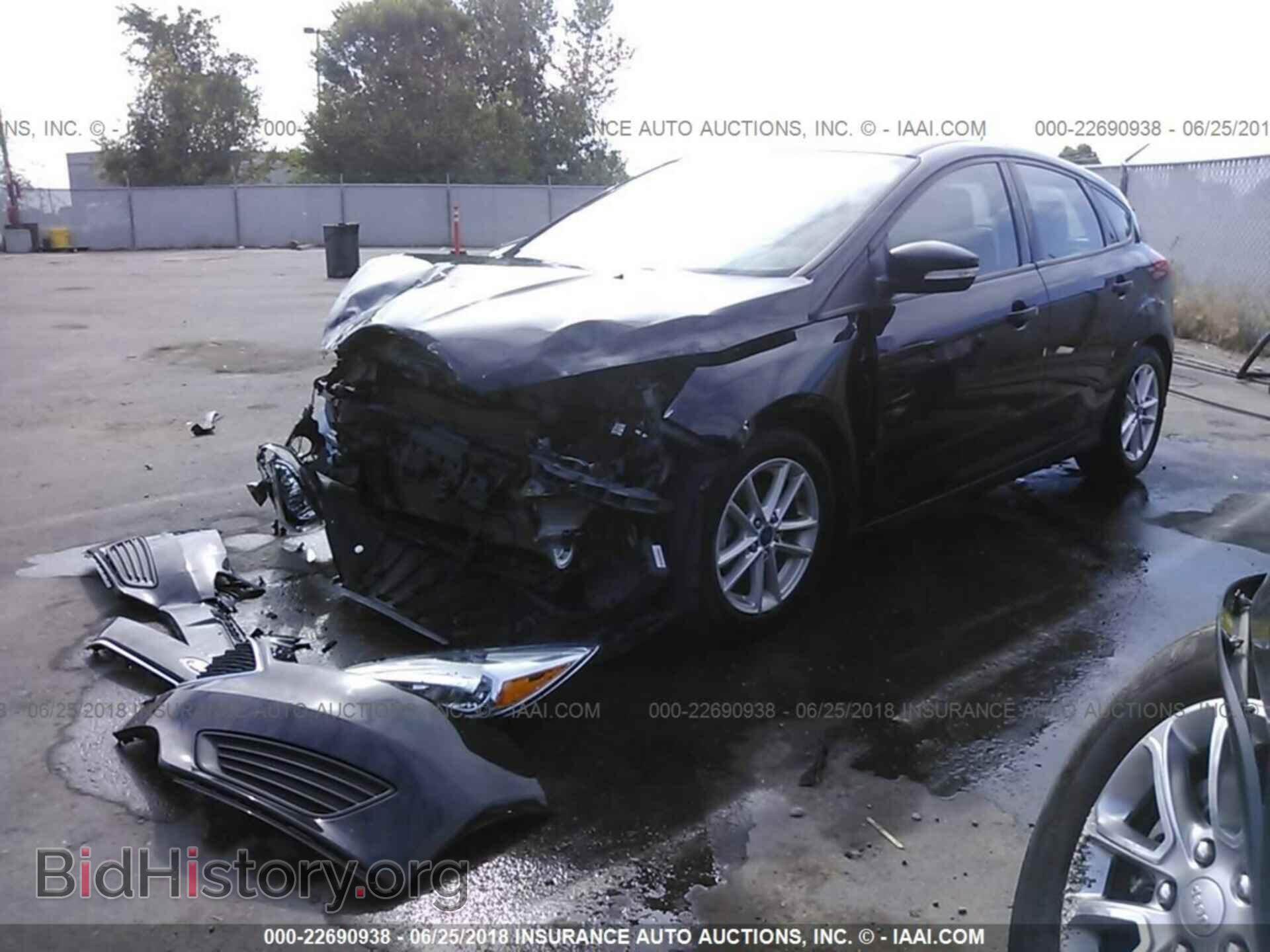 2016 Ford Focus - VIN: 1FADP3K29GL306092 - Photo 2
