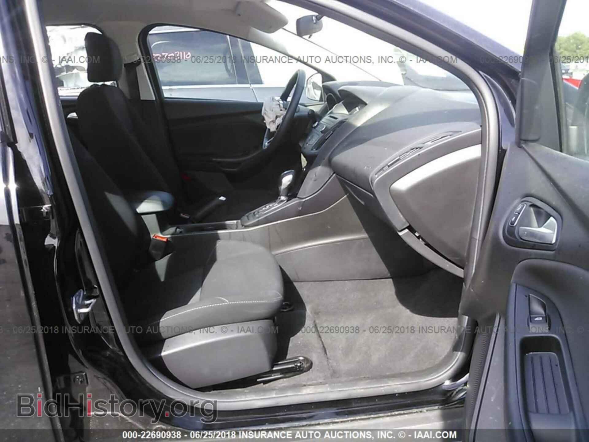 2016 Ford Focus - VIN: 1FADP3K29GL306092 - Photo 5