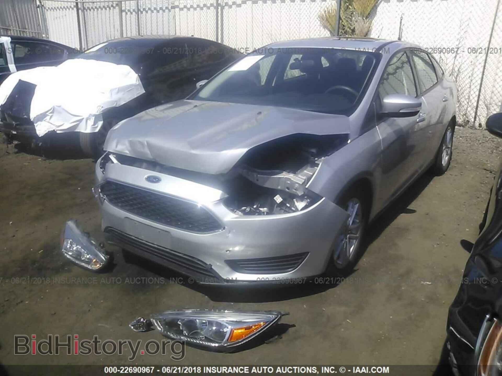 2016 Ford Focus - VIN: 1FADP3F29GL284900 - Photo 2