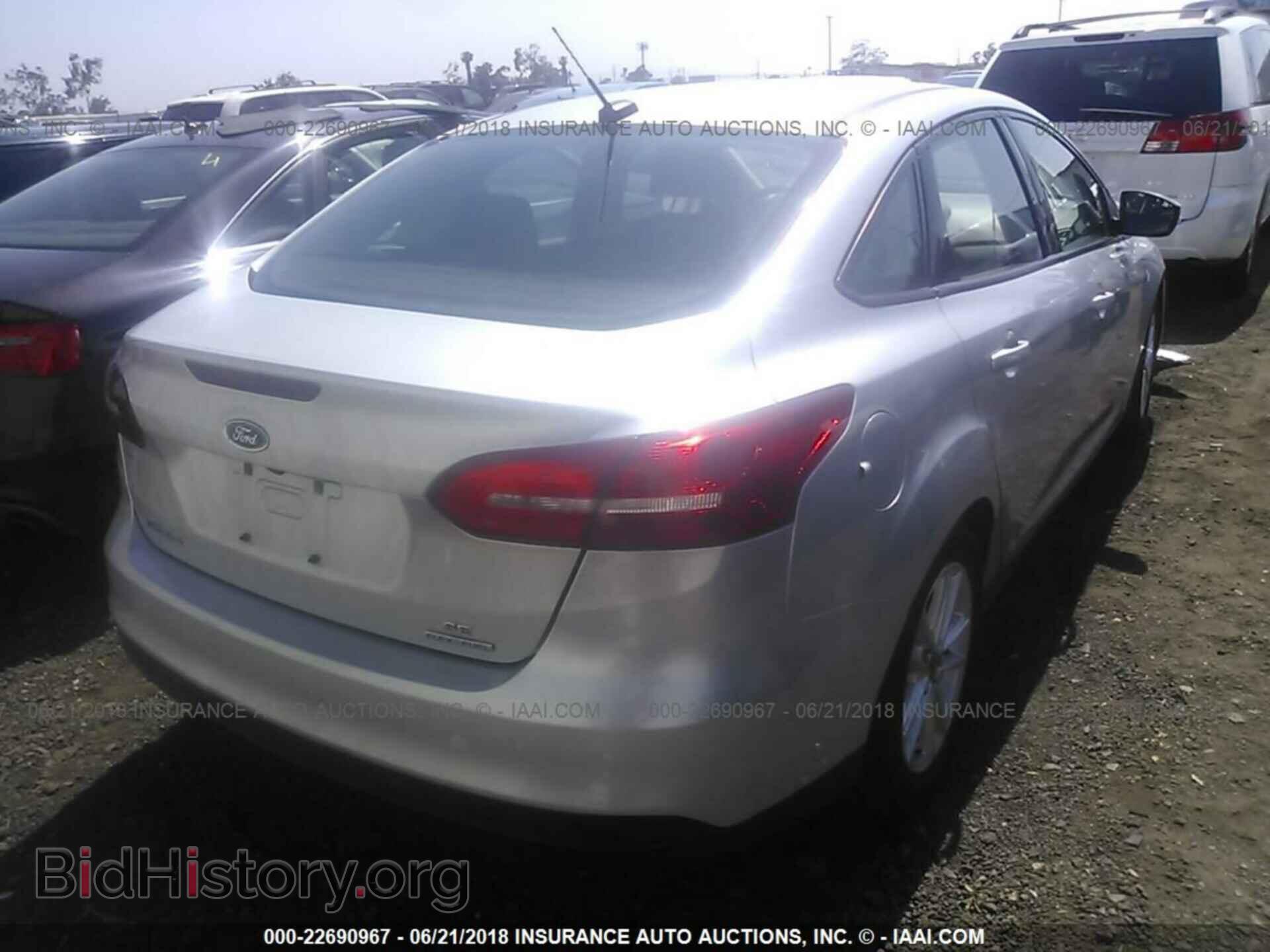 2016 Ford Focus - VIN: 1FADP3F29GL284900 - Photo 4