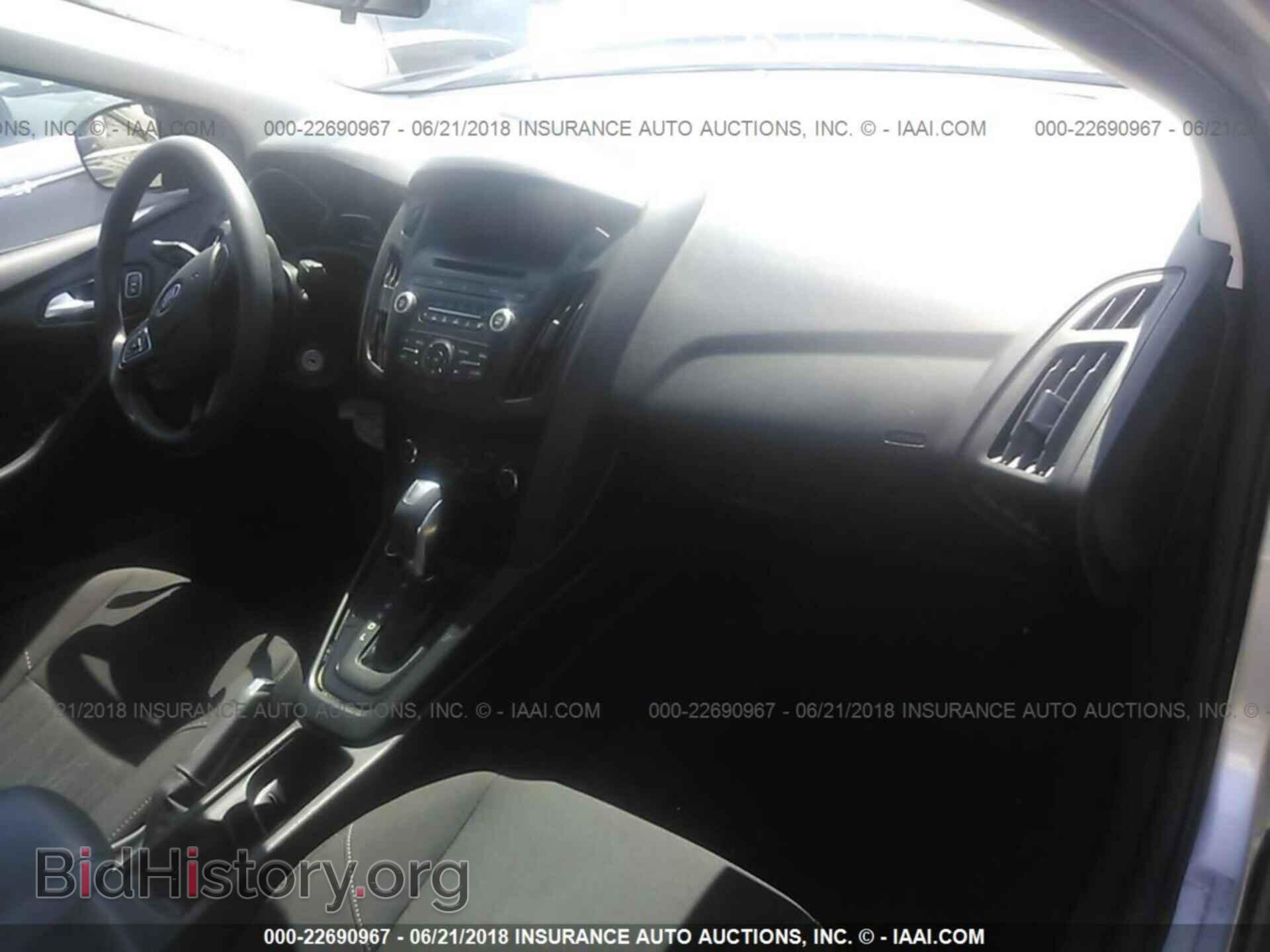 2016 Ford Focus - VIN: 1FADP3F29GL284900 - Photo 5