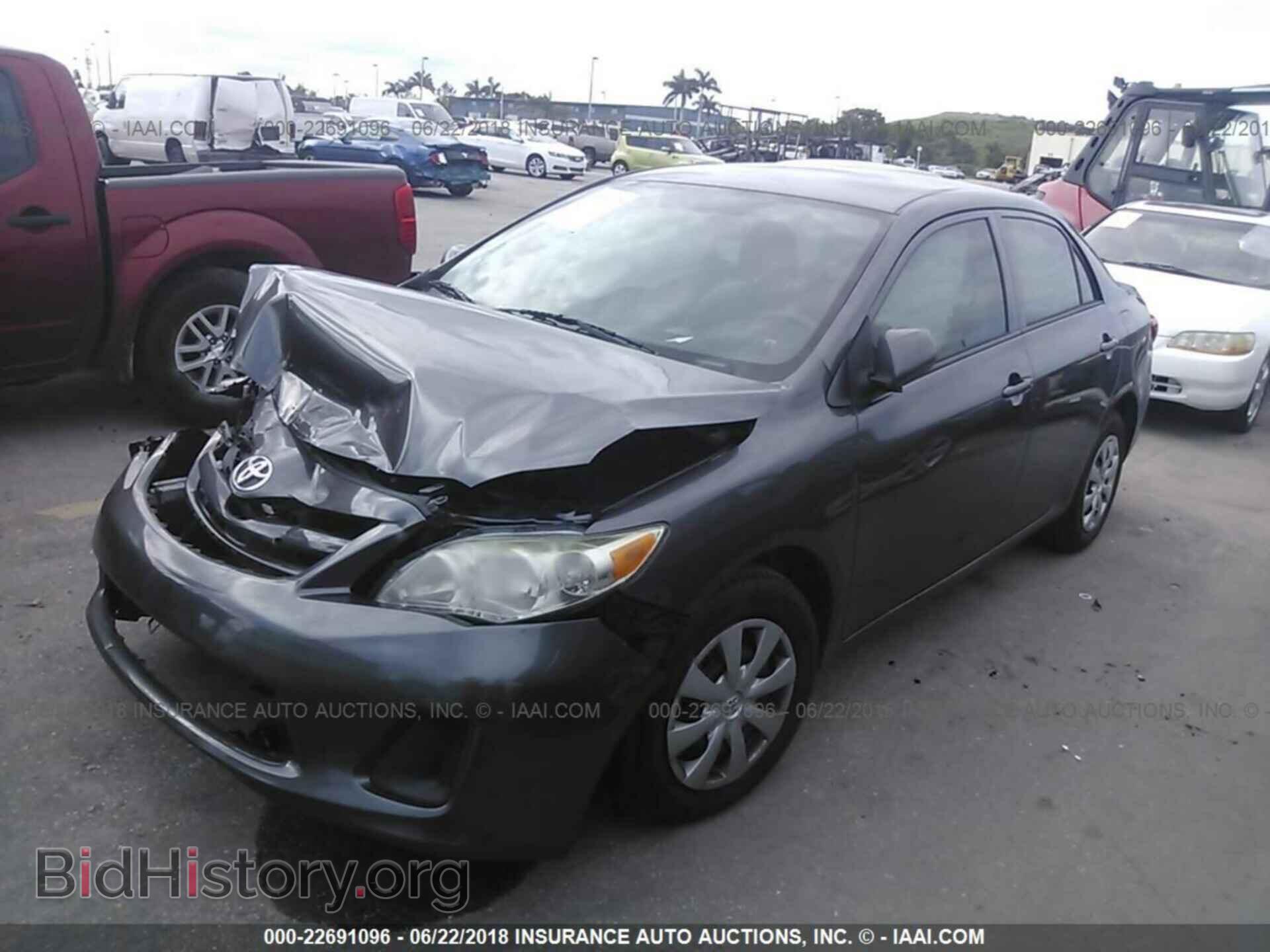 2013 Toyota Corolla - VIN: 5YFBU4EEXDP141825 - Фото 2
