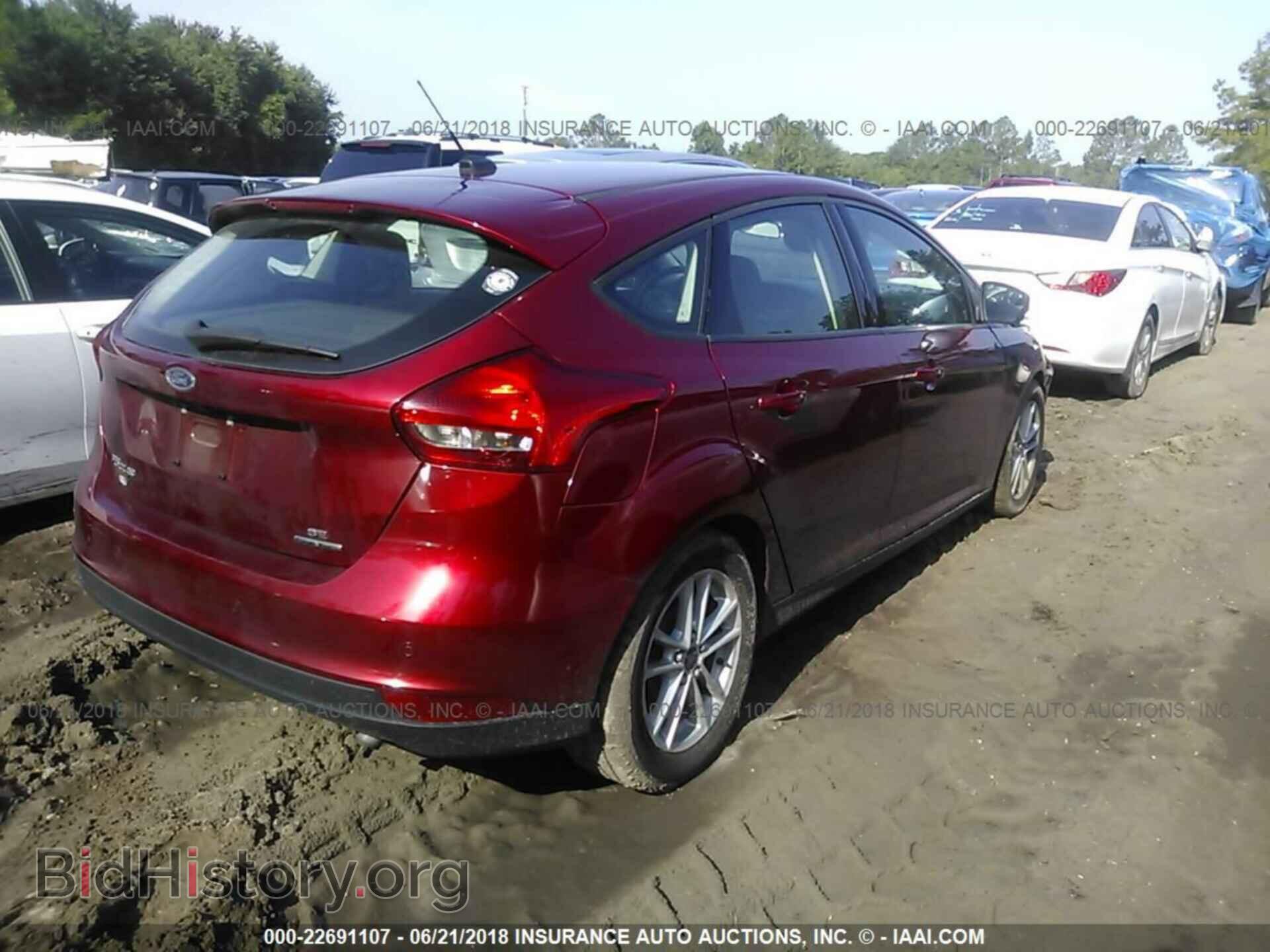 2016 Ford Focus - VIN: 1FADP3K2XGL241981 - Photo 4