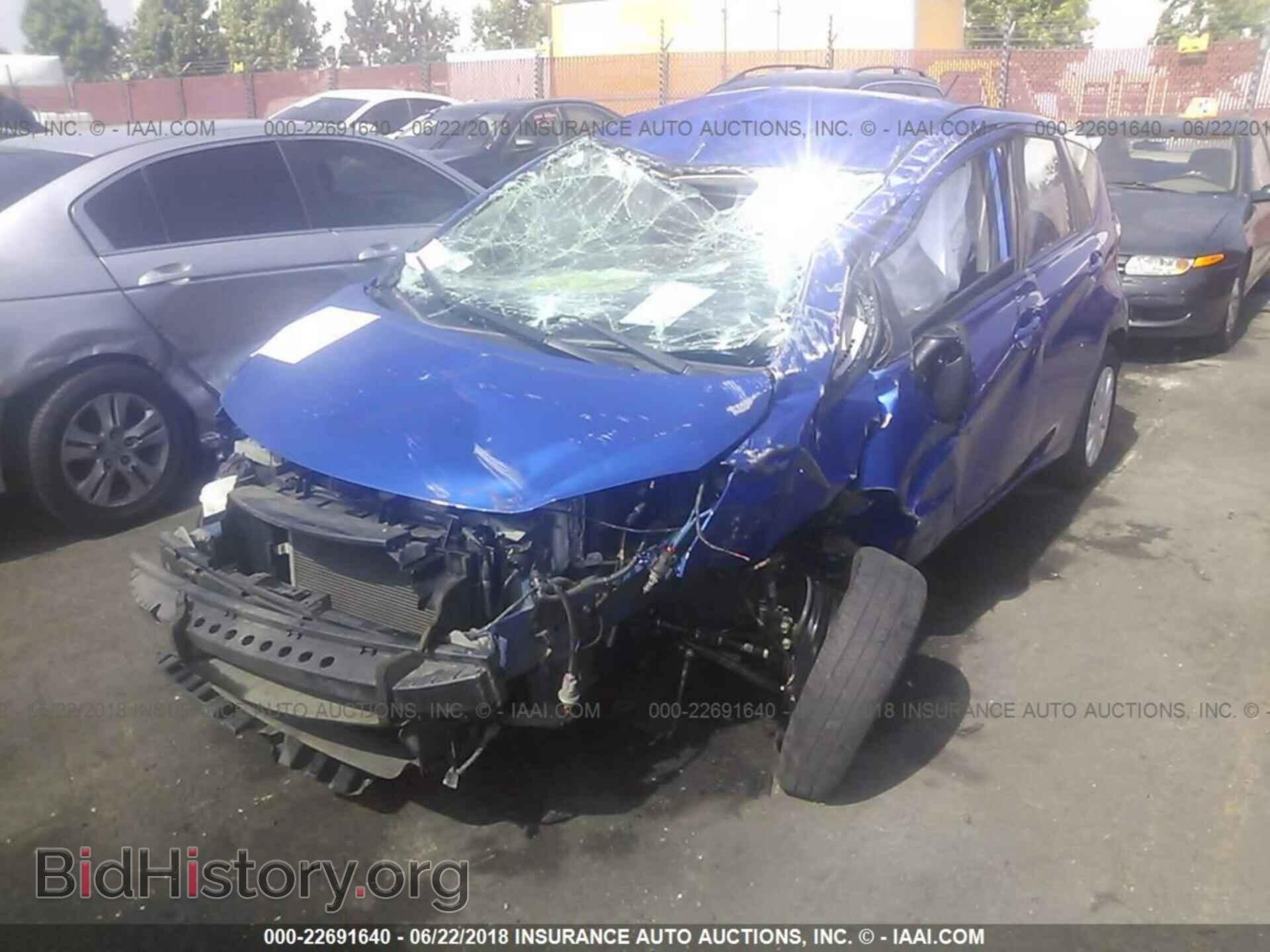2016 Nissan Versa note - VIN: 3N1CE2CP1GL363734 - Photo 2