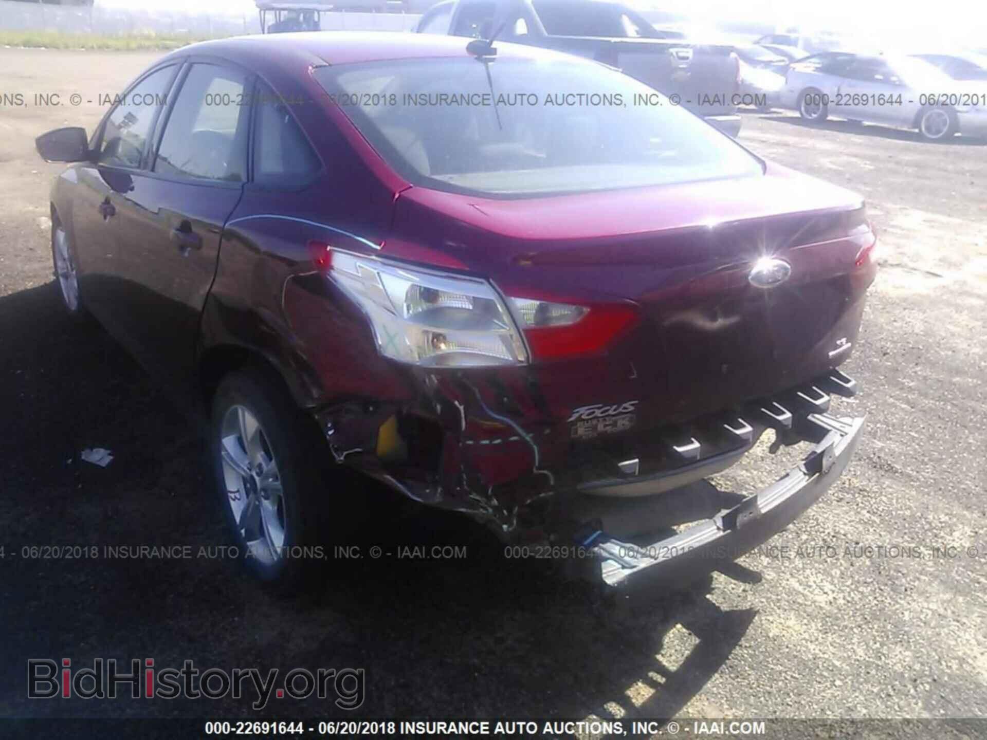 2014 Ford Focus - VIN: 1FADP3F2XEL373355 - Photo 3
