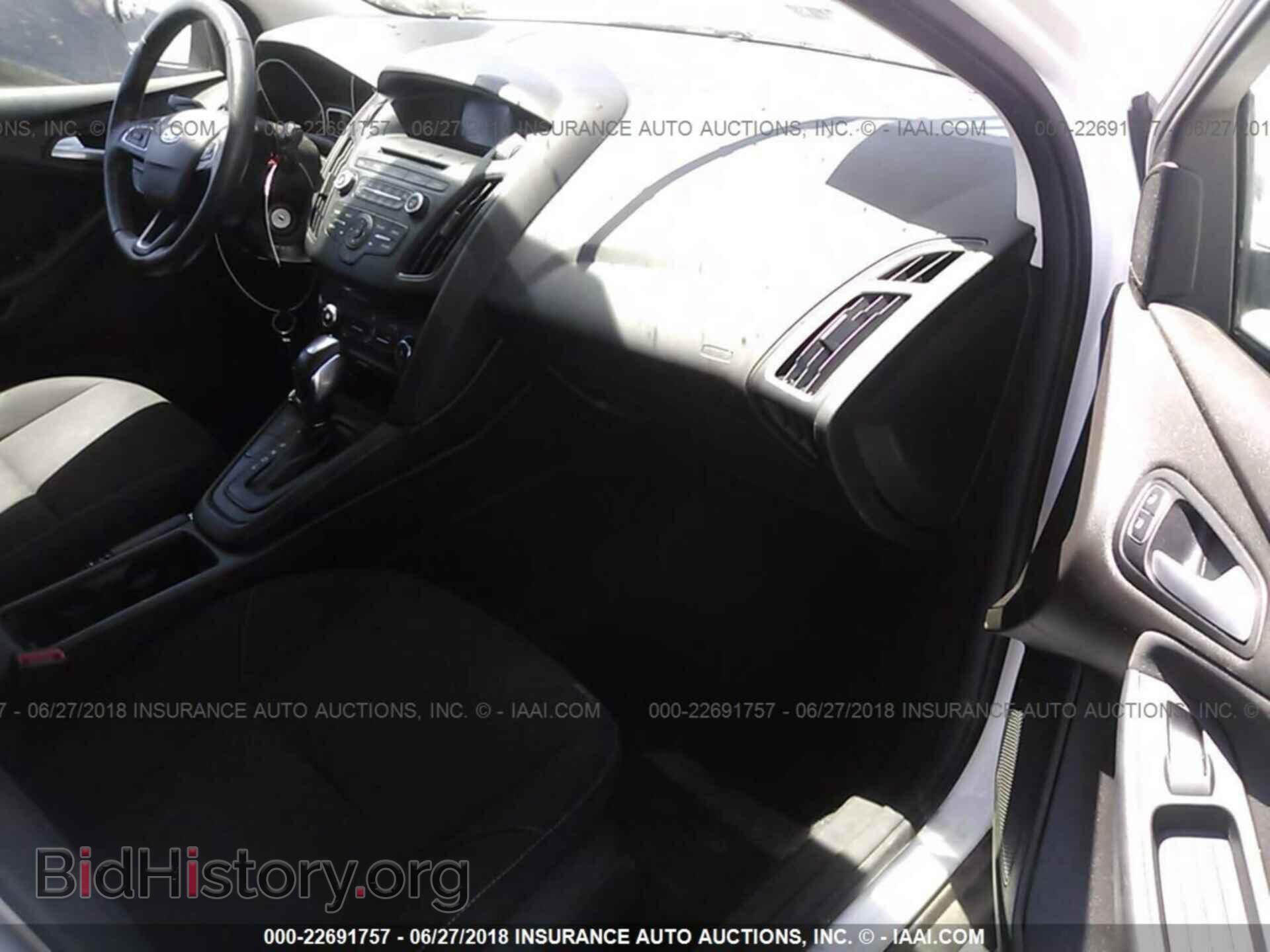 2016 Ford Focus - VIN: 1FADP3F2XGL310274 - Фото 5