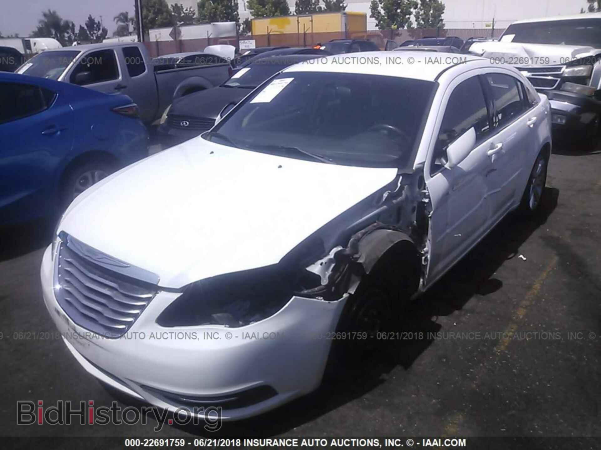 2013 Chrysler 200 - VIN: 1C3CCBBB1DN656428 - Photo 2