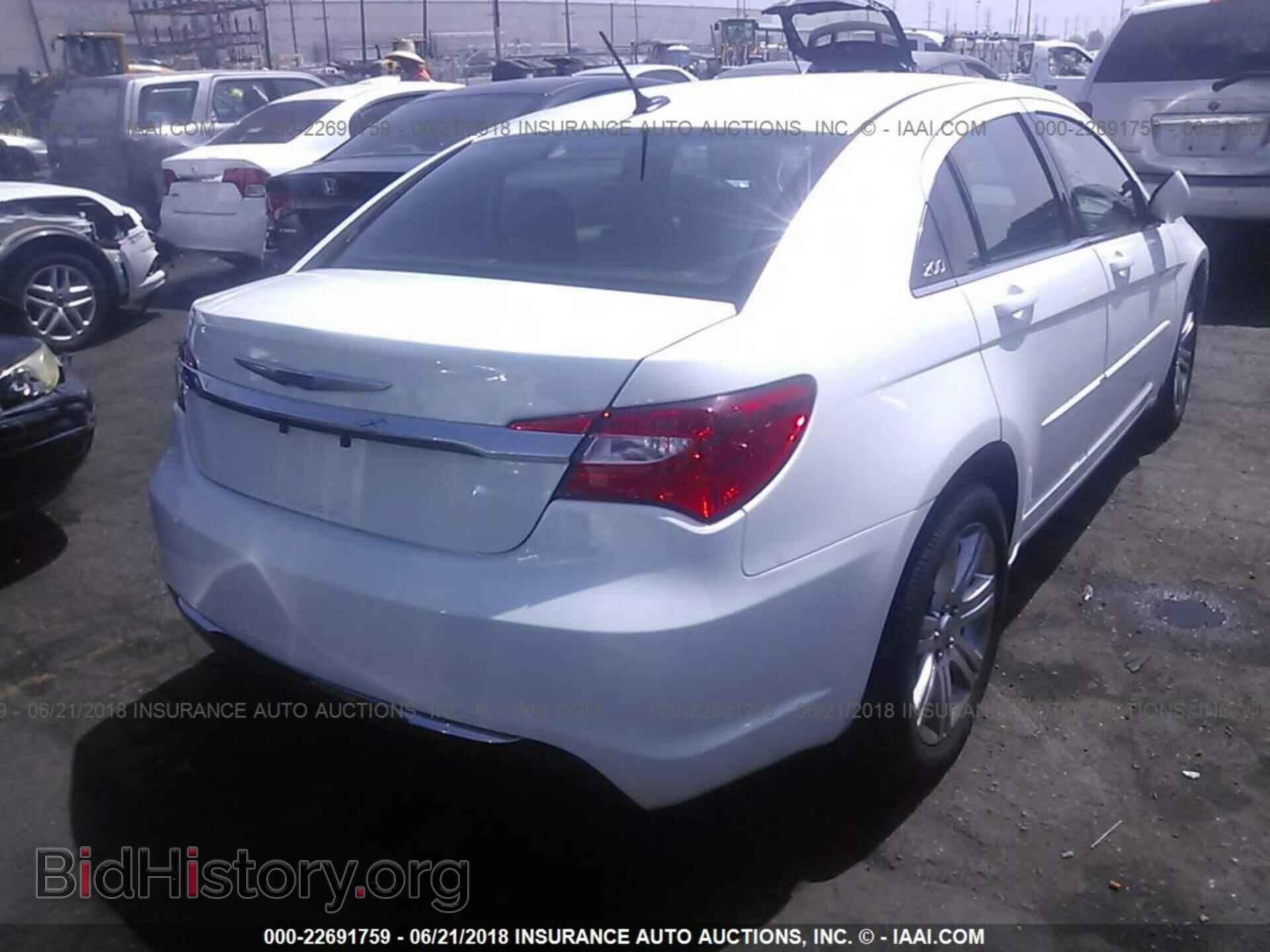 2013 Chrysler 200 - VIN: 1C3CCBBB1DN656428 - Photo 4