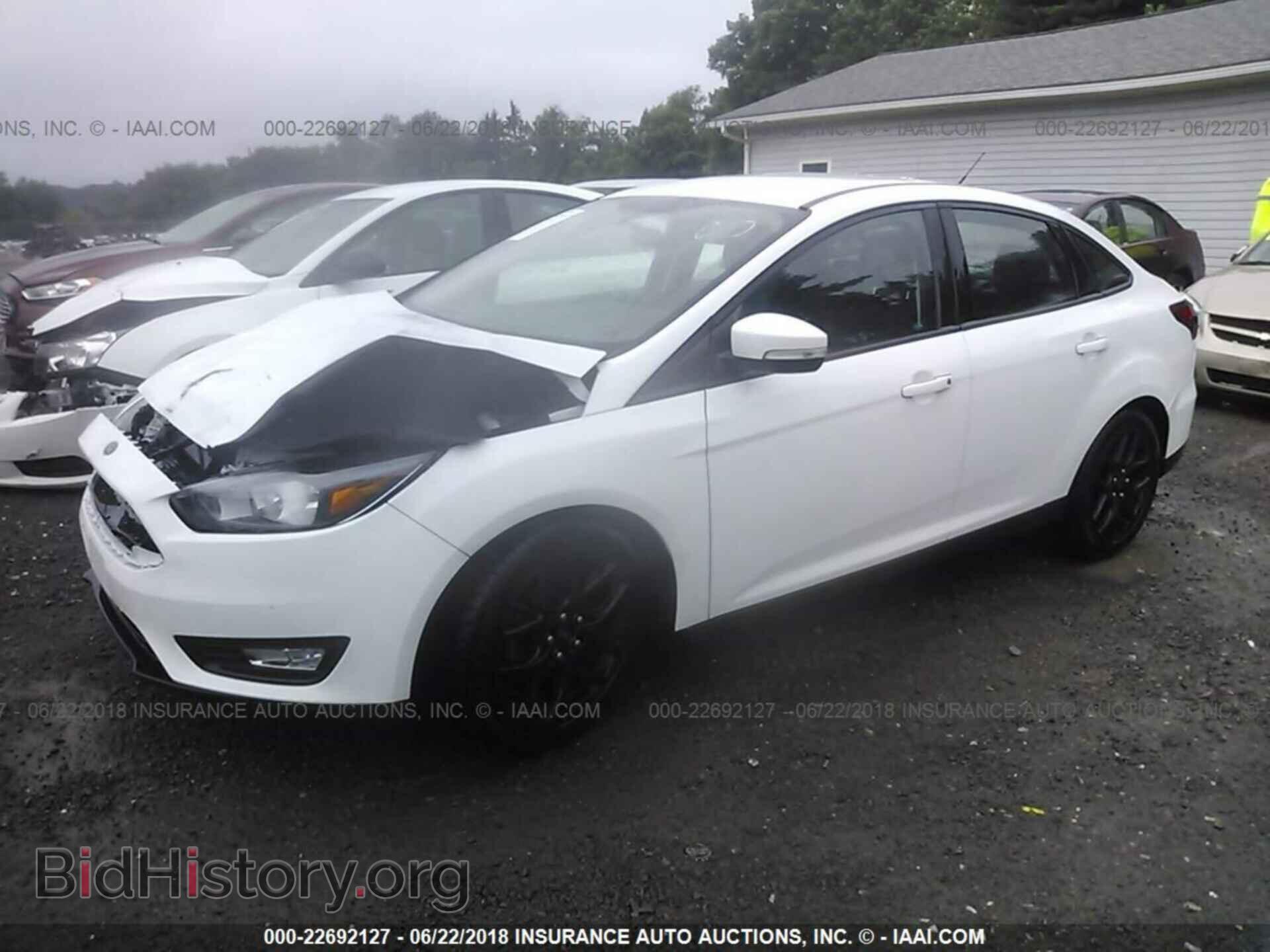 2016 Ford Focus - VIN: 1FADP3F28GL261916 - Photo 2
