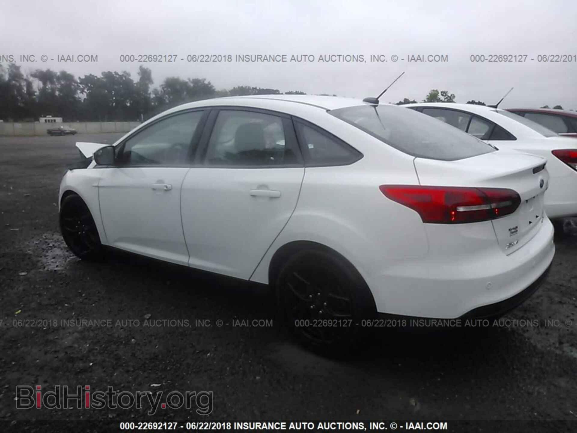 2016 Ford Focus - VIN: 1FADP3F28GL261916 - Photo 3