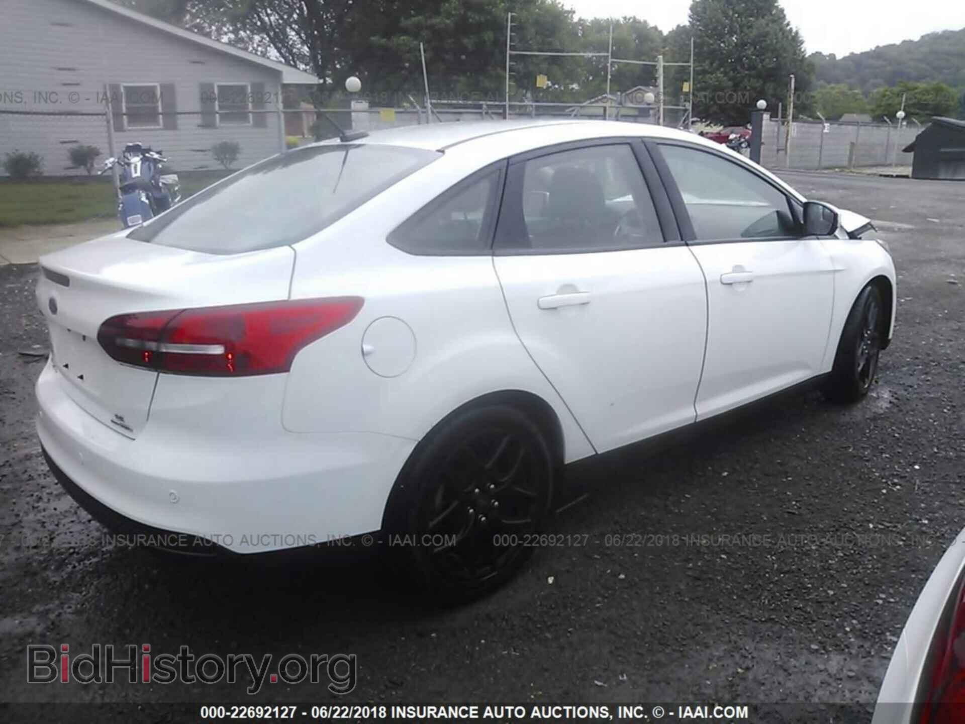 2016 Ford Focus - VIN: 1FADP3F28GL261916 - Photo 4