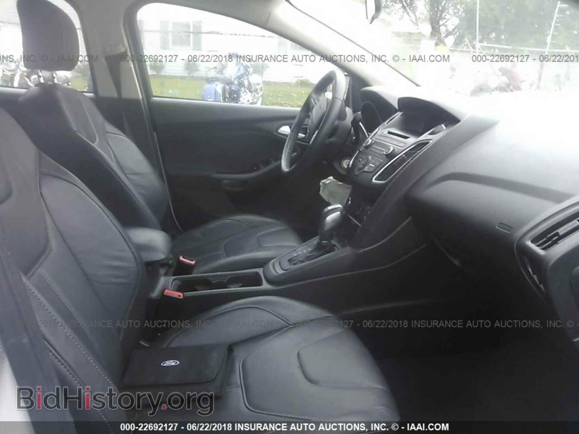 2016 Ford Focus - VIN: 1FADP3F28GL261916 - Photo 5